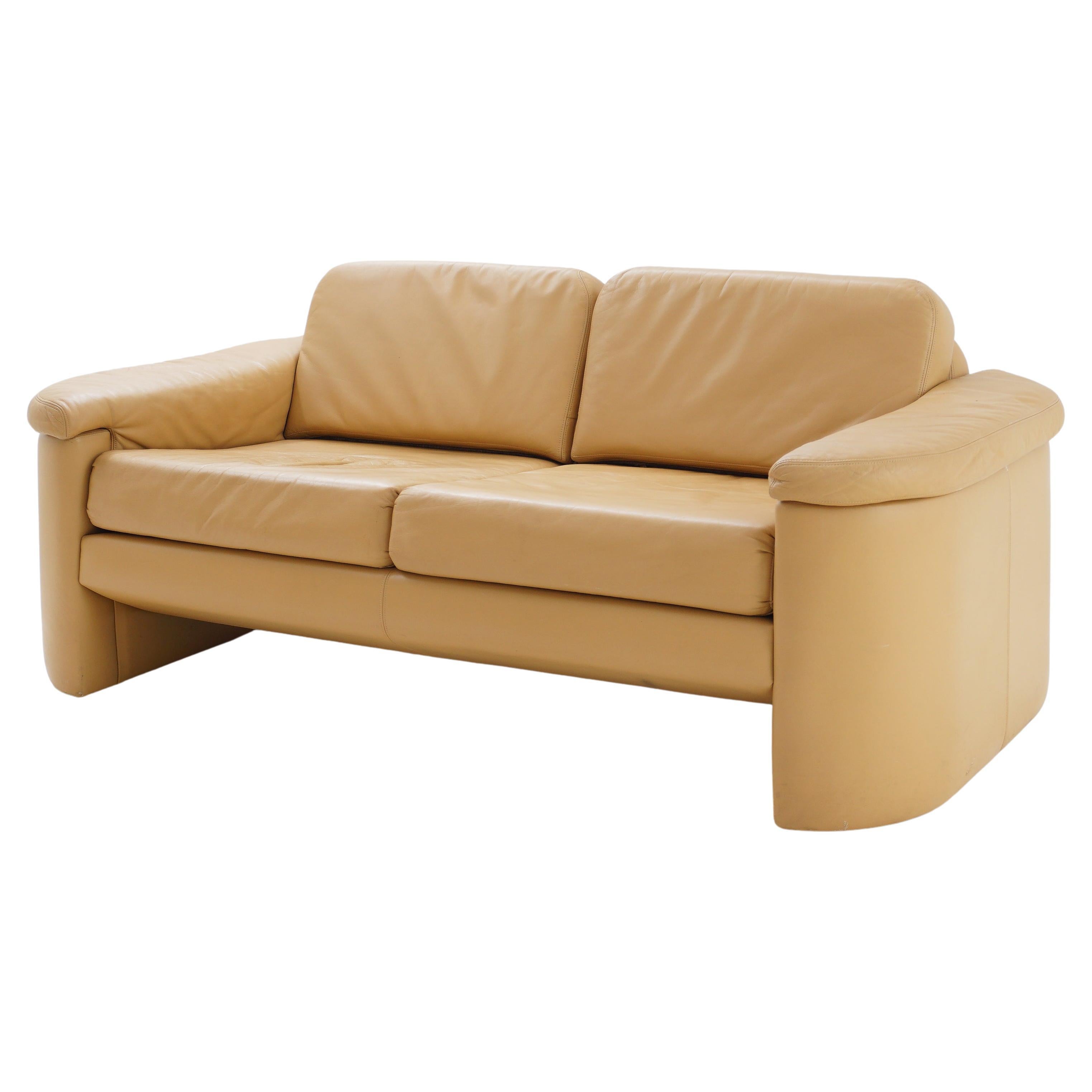 A nod to the versatility that characterizes the postmodern design movement, this '90s leather loveseat by Brandrud is a subtle statement. The soft leather and warm neutral hue invite you to lounge in style and comfort. Sit back, relax, and revel in