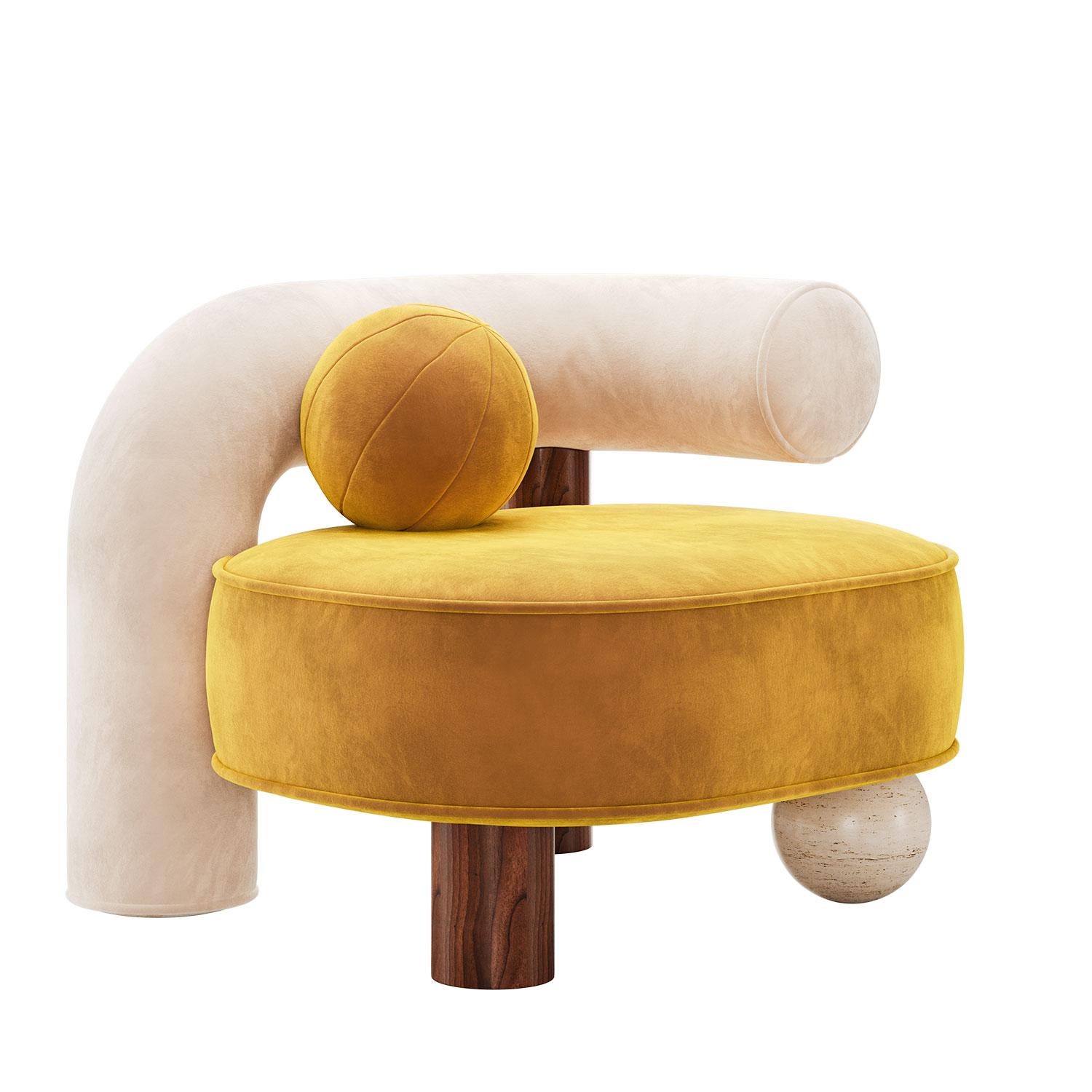 El Sillón Soleil, de brillantez artística y artesanía impecable, es una pieza que llama la atención. Un asiento acogedor y generosamente contorneado ancla la pieza con atrevida elegancia y
una sensación de presencia arraigada. El arco del respaldo,