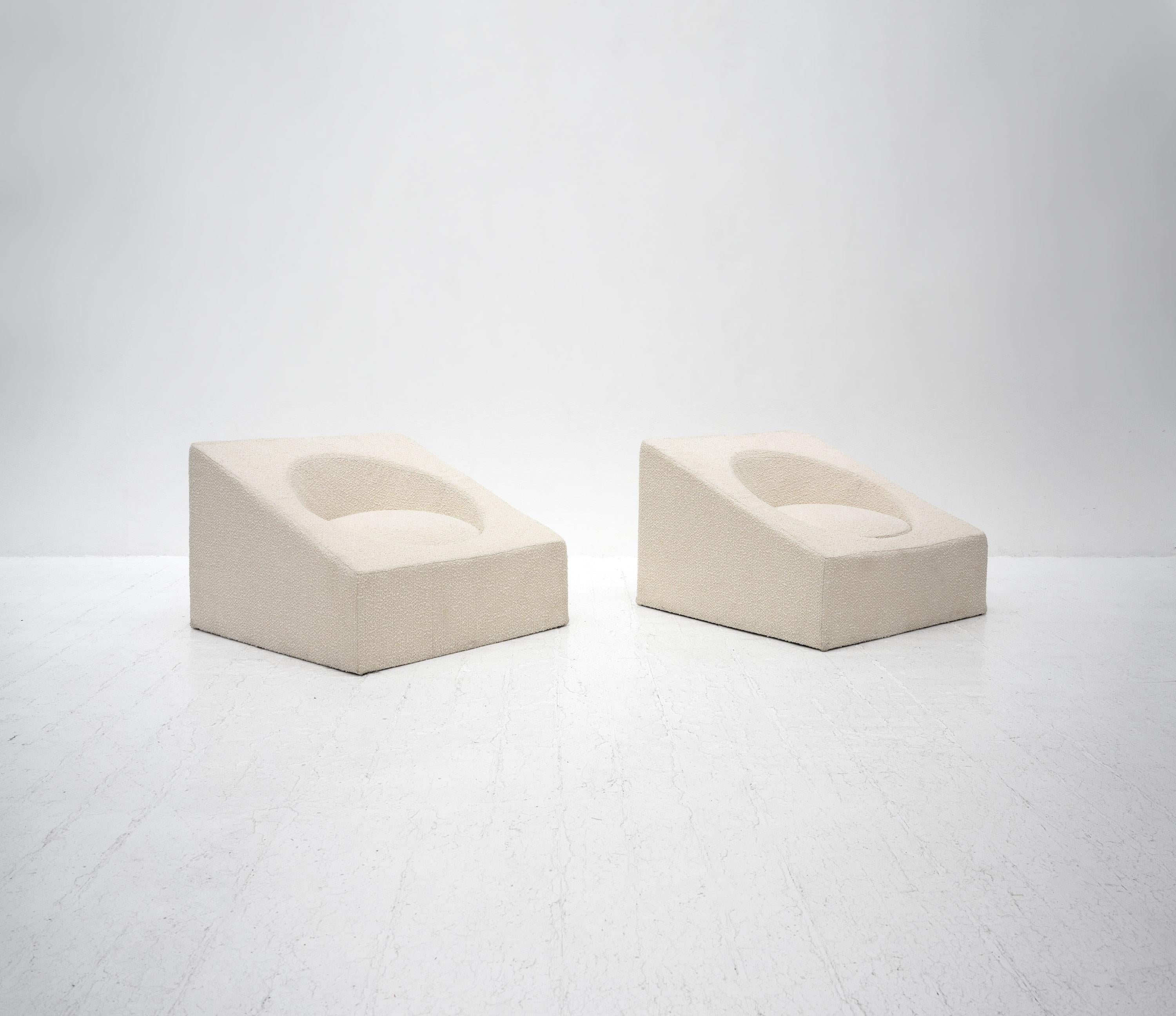 Late 20th Century Italian lounge chairs composed from sculpted foam on a wooden base, upholstered in an off white boucle fabric. The chairs are very comfortable. 

There are two chairs available, price is per chair. 

Dimensions (cm,