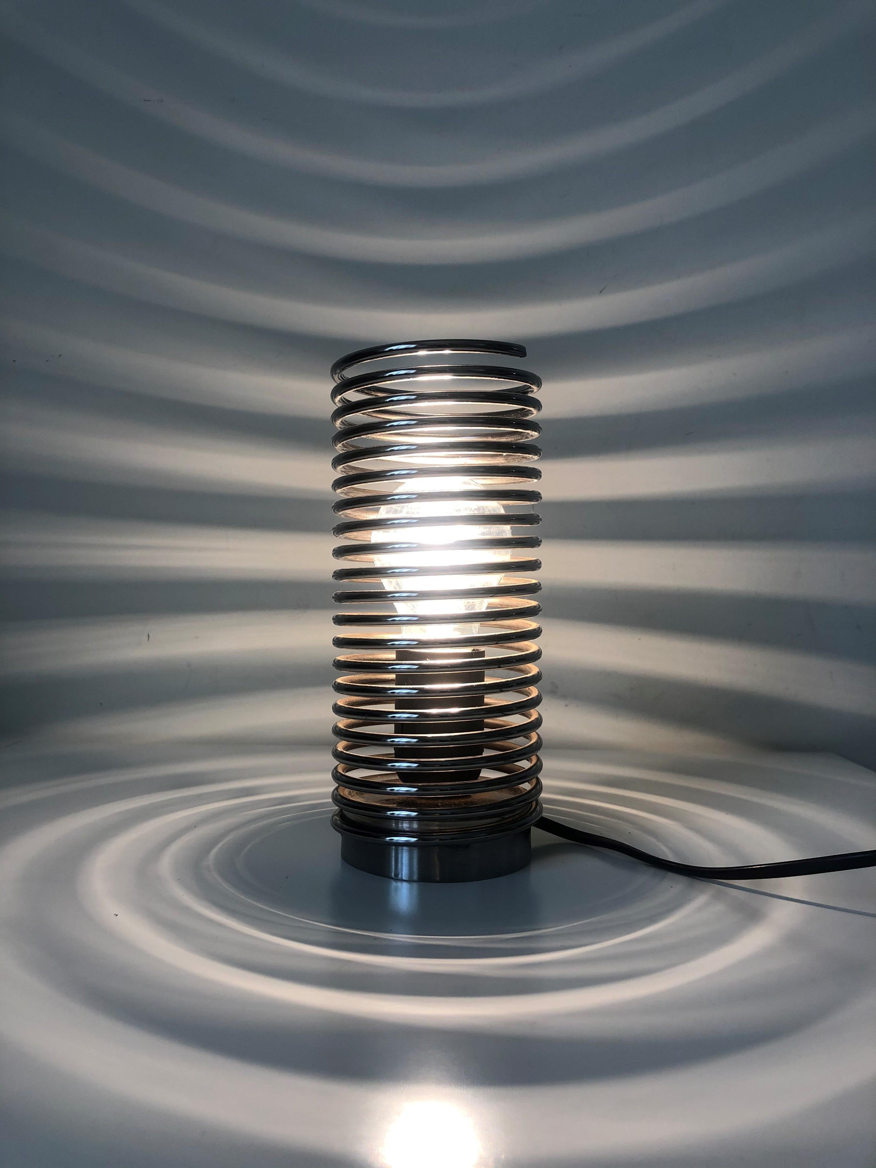 Unique Postmodern pair of spiral table lamps from 1990s. These pieces were made during the 1990s in Belgium by Massive.
The Massive lighting company was in origin a bronze foundry and they produced mainly candlesticks, crucifixes and chandeliers in