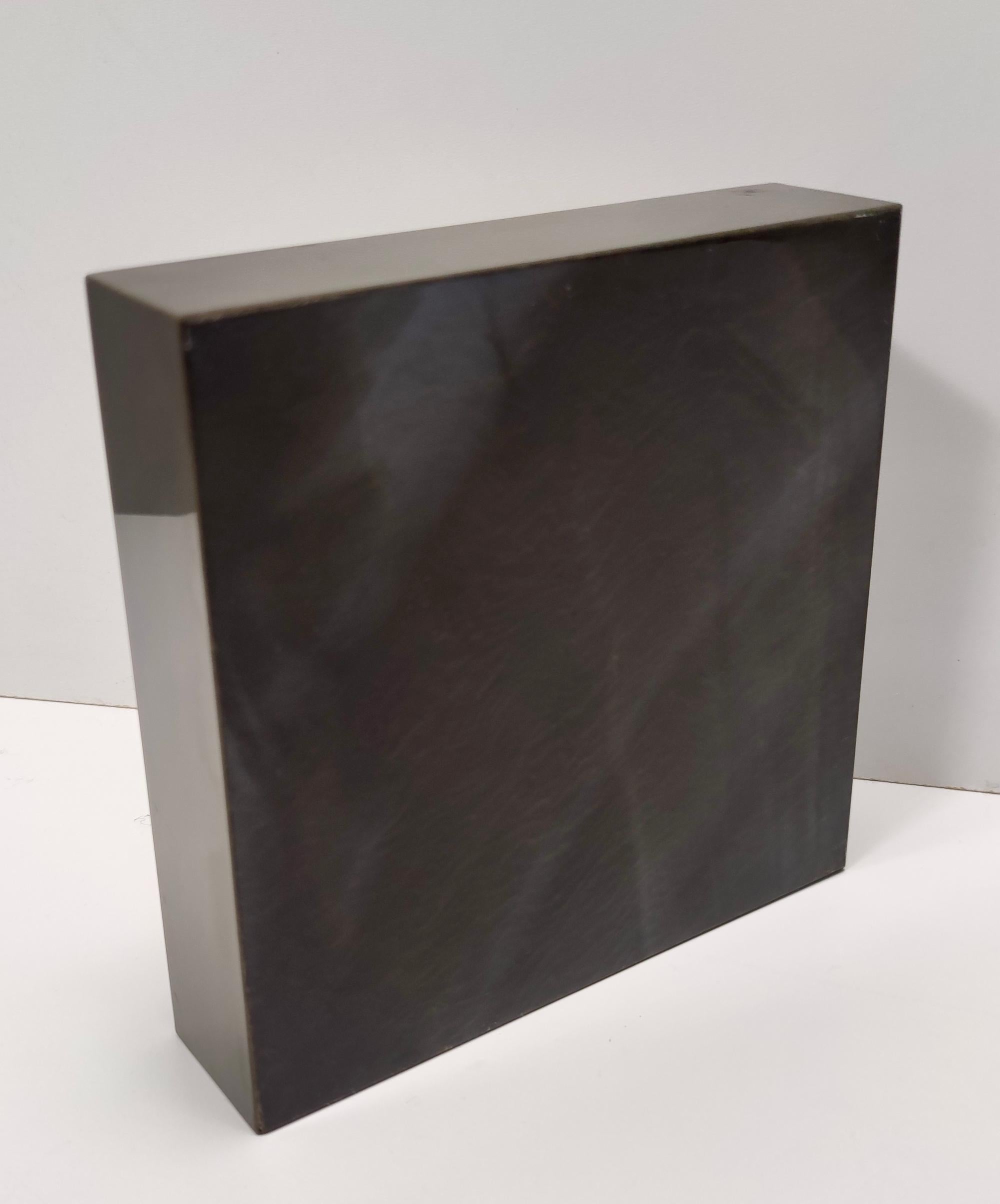 Postmoderner quadratischer Aschenbecher aus Messing und schwarzem Kunstmarmor von Willy Rizzo, Italien (Ende des 20. Jahrhunderts) im Angebot