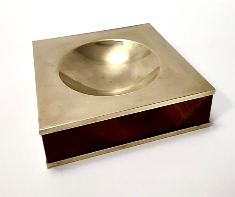 Postmodern Square Brass and Walnut Ashtray, Italy 1980s In Good Condition For Sale In Bresso, Lombardy