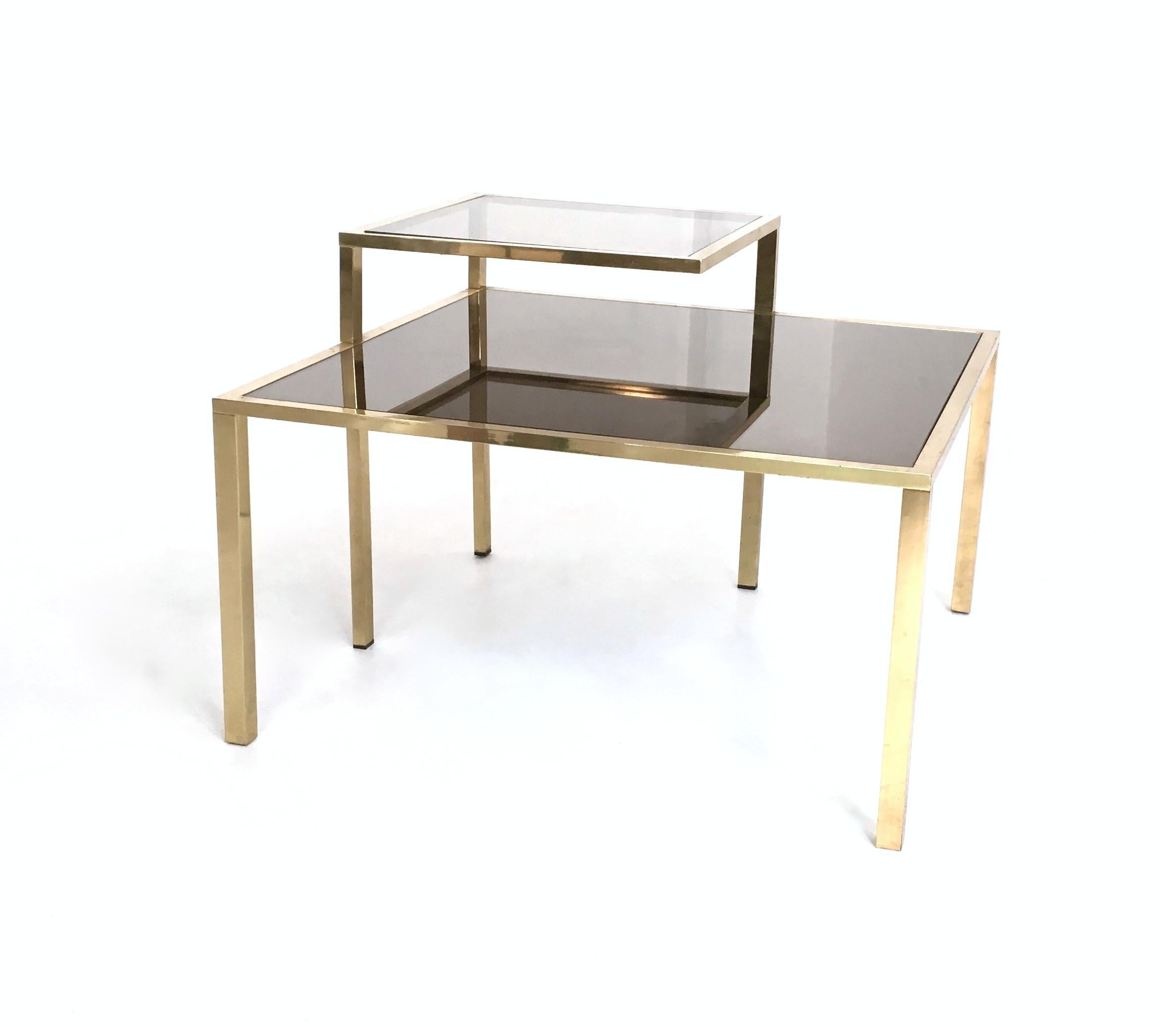 Minimaliste Table basse carrée en laiton postmoderne avec étagère en verre et plateau en miroir, Italie en vente