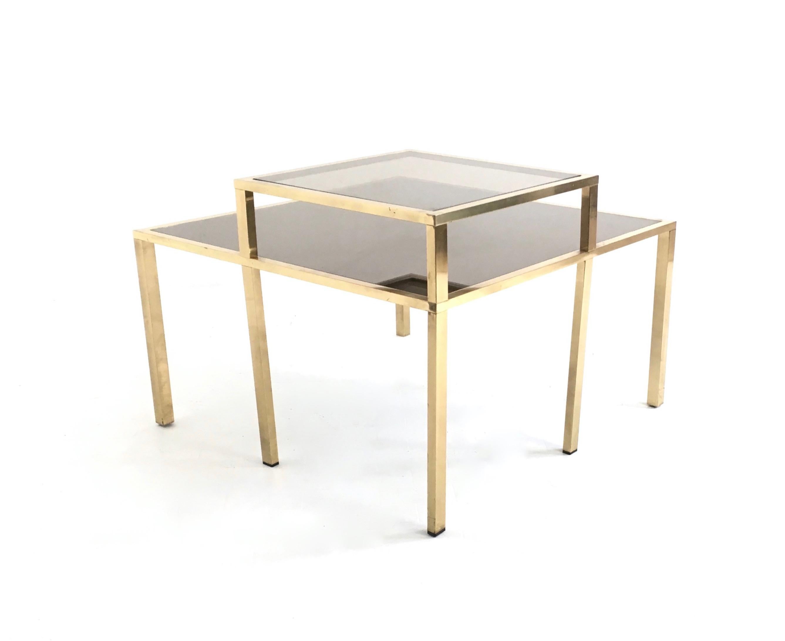 Table basse carrée en laiton postmoderne avec étagère en verre et plateau en miroir, Italie Excellent état - En vente à Bresso, Lombardy