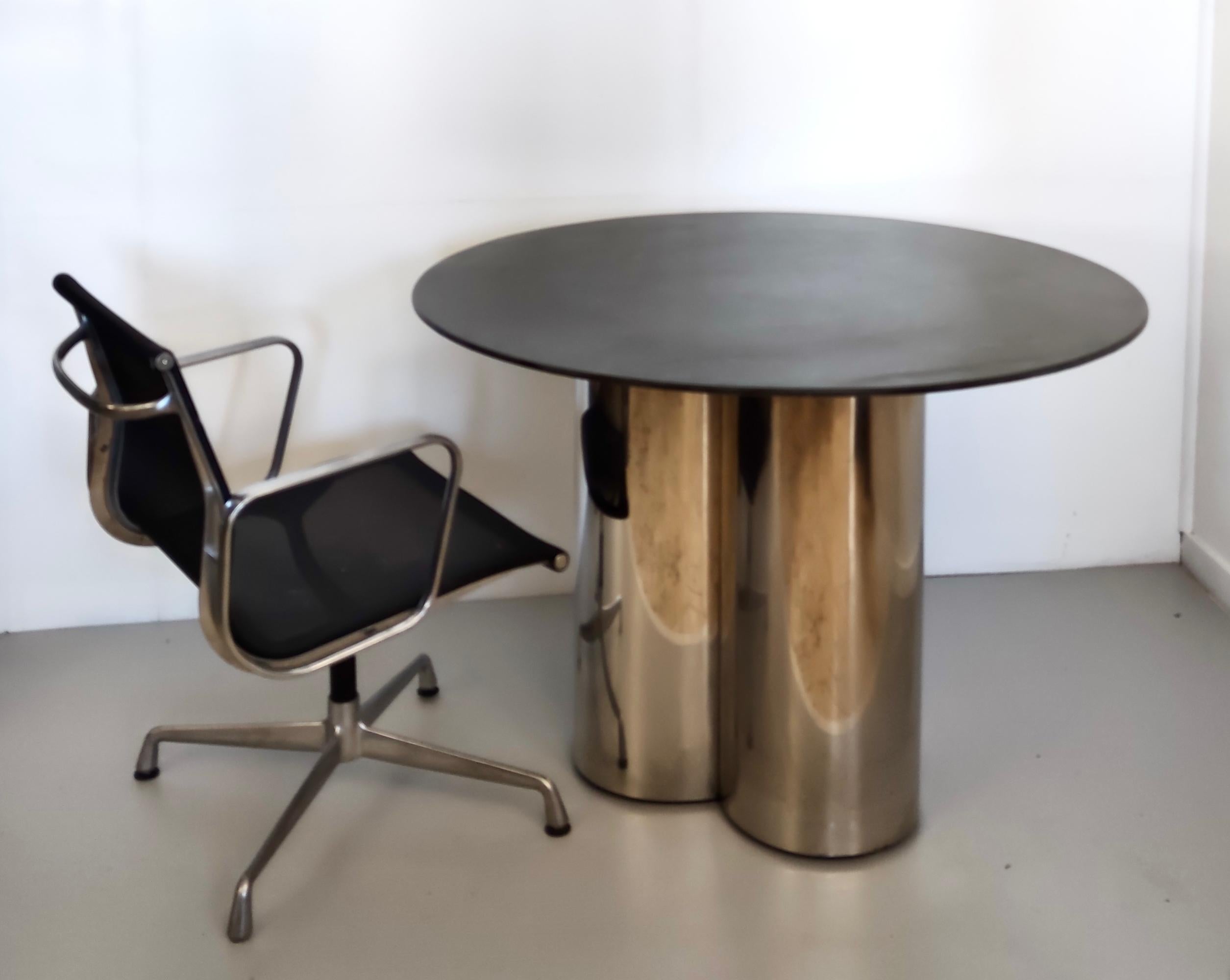 Postmoderne Table de salle à manger postmoderne avec plateau rond en marbre vert, Italie en vente