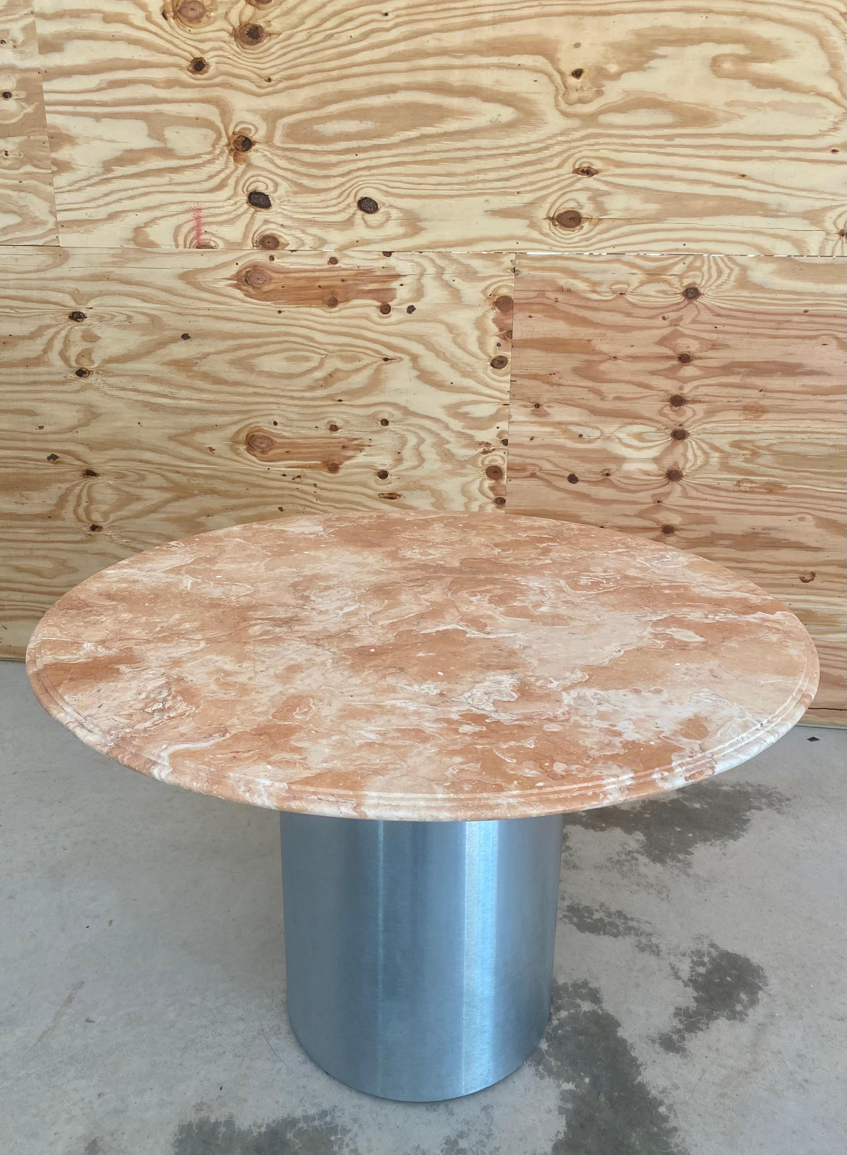 Table de salle à manger postmoderne à piédestal en acier et marbre en vente 5