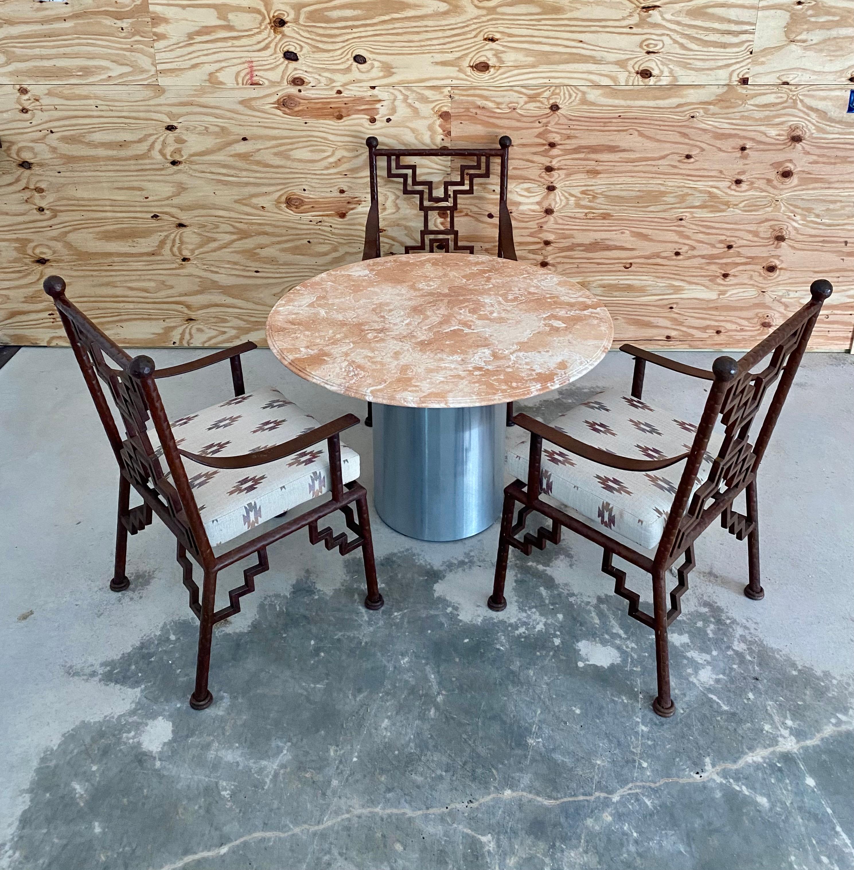 Table de salle à manger postmoderne à piédestal en acier et marbre en vente 8
