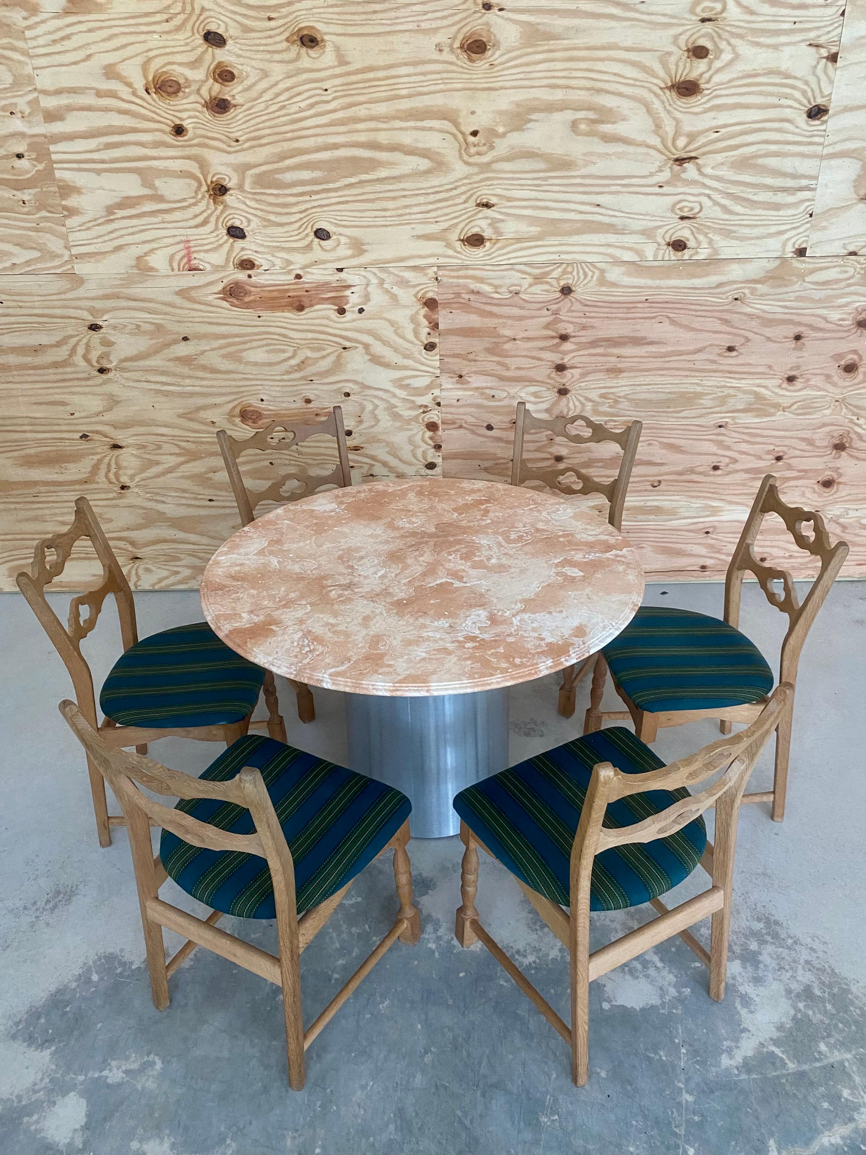 Table de salle à manger postmoderne à piédestal en acier et marbre en vente 11