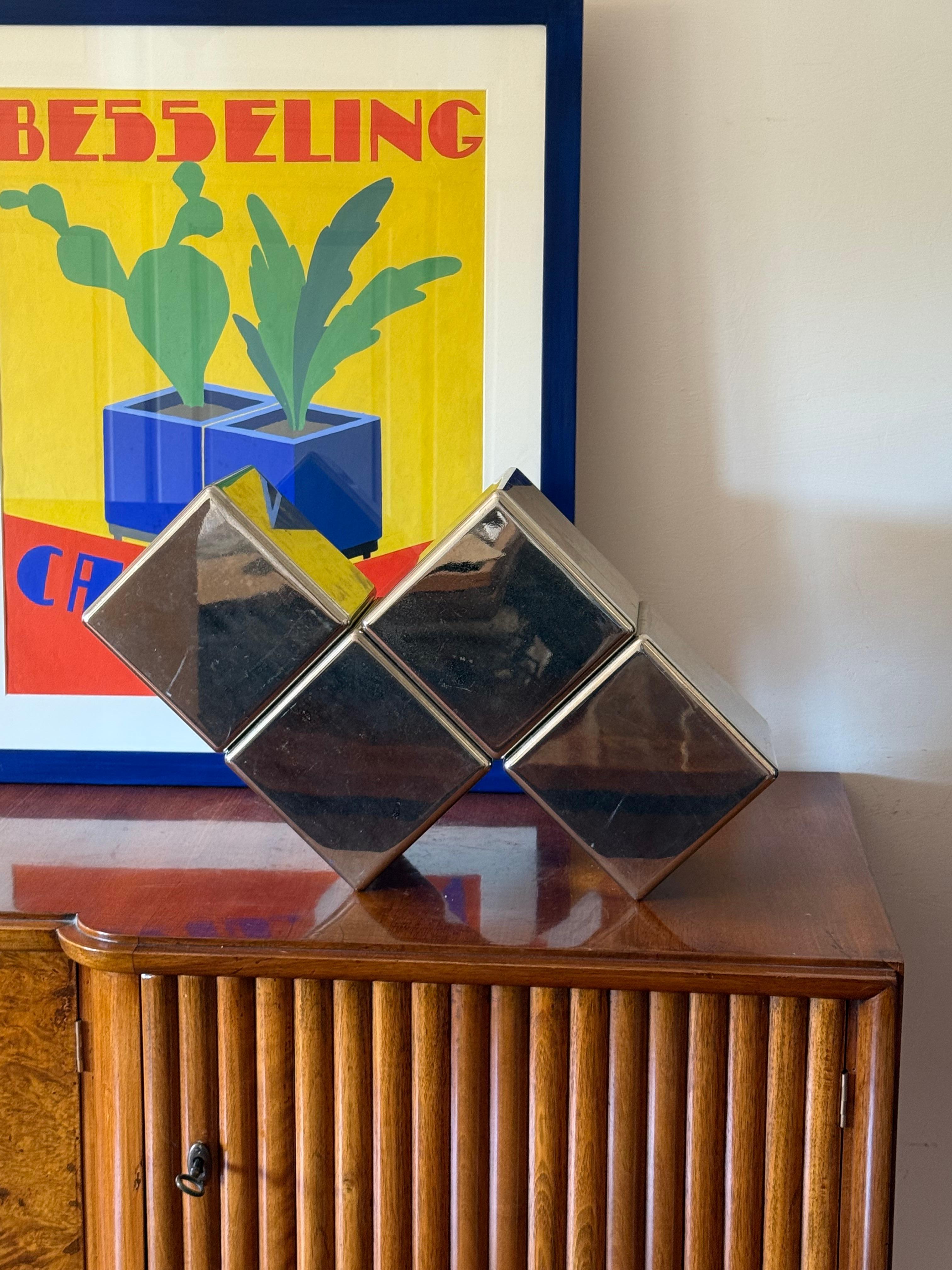 Escultura postmoderna de acero en forma de tetris, Italia, años 80 Late 20th Century en venta