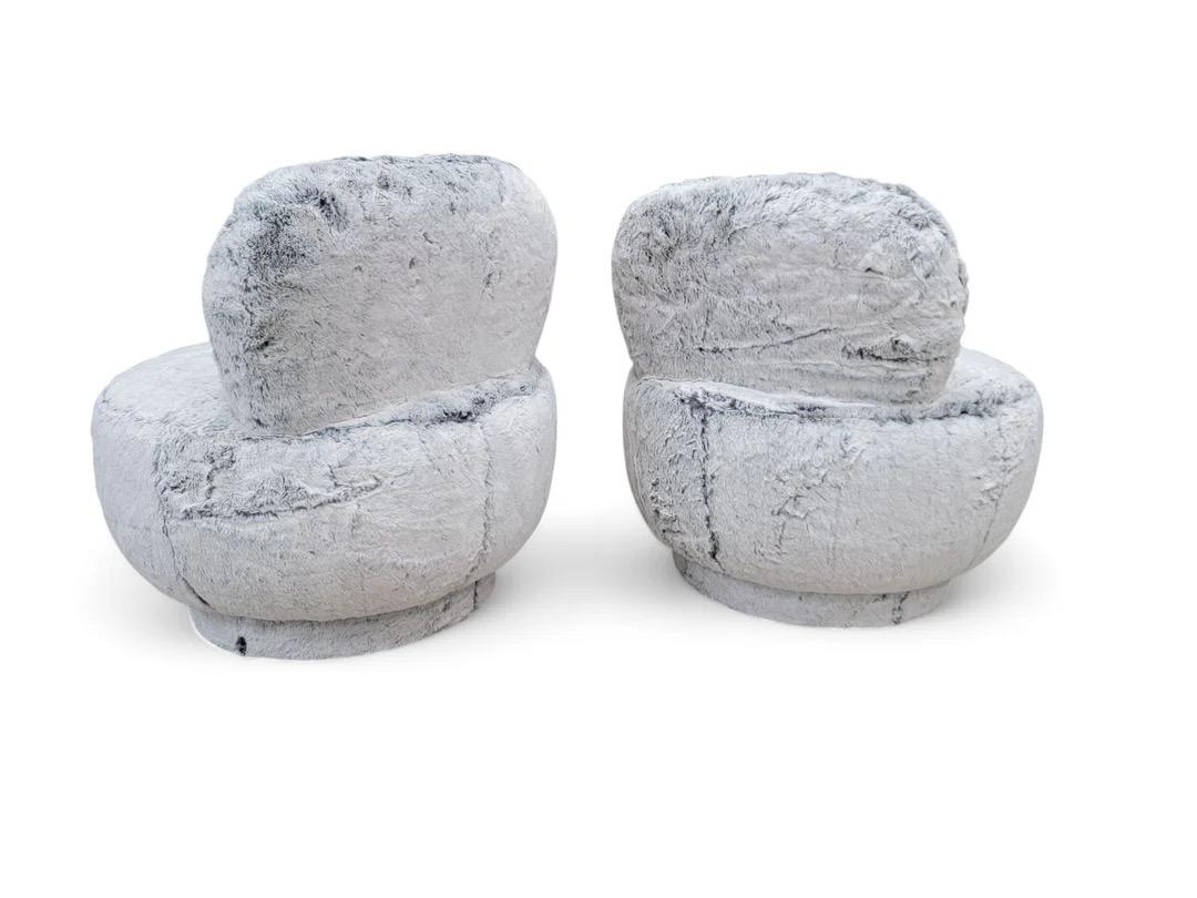 Fauteuils pivotants et pouf postmodernes de style Steve Chase récemment tapissés en vente 3