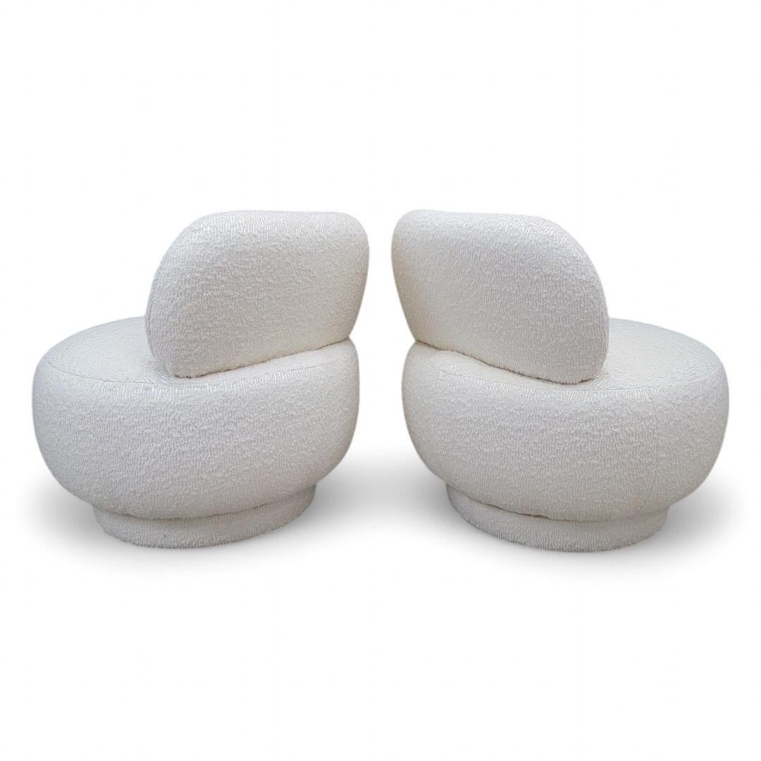 Bouclé Paire de fauteuils de salon pivotants postmodernes de style Steve Chase en boucle en vente