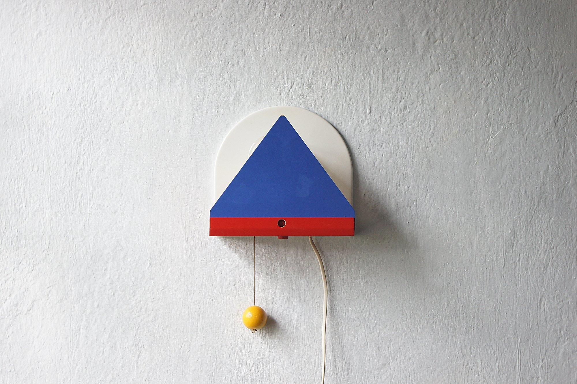 STOJA is a series of lamps developed by IKEA,
The lamps were made of beech wood and particle board, lacquered in red, yellow and blue, and were clearly inspired by the postmodern design of the Italian group Memphis.


The piece is preserved in its