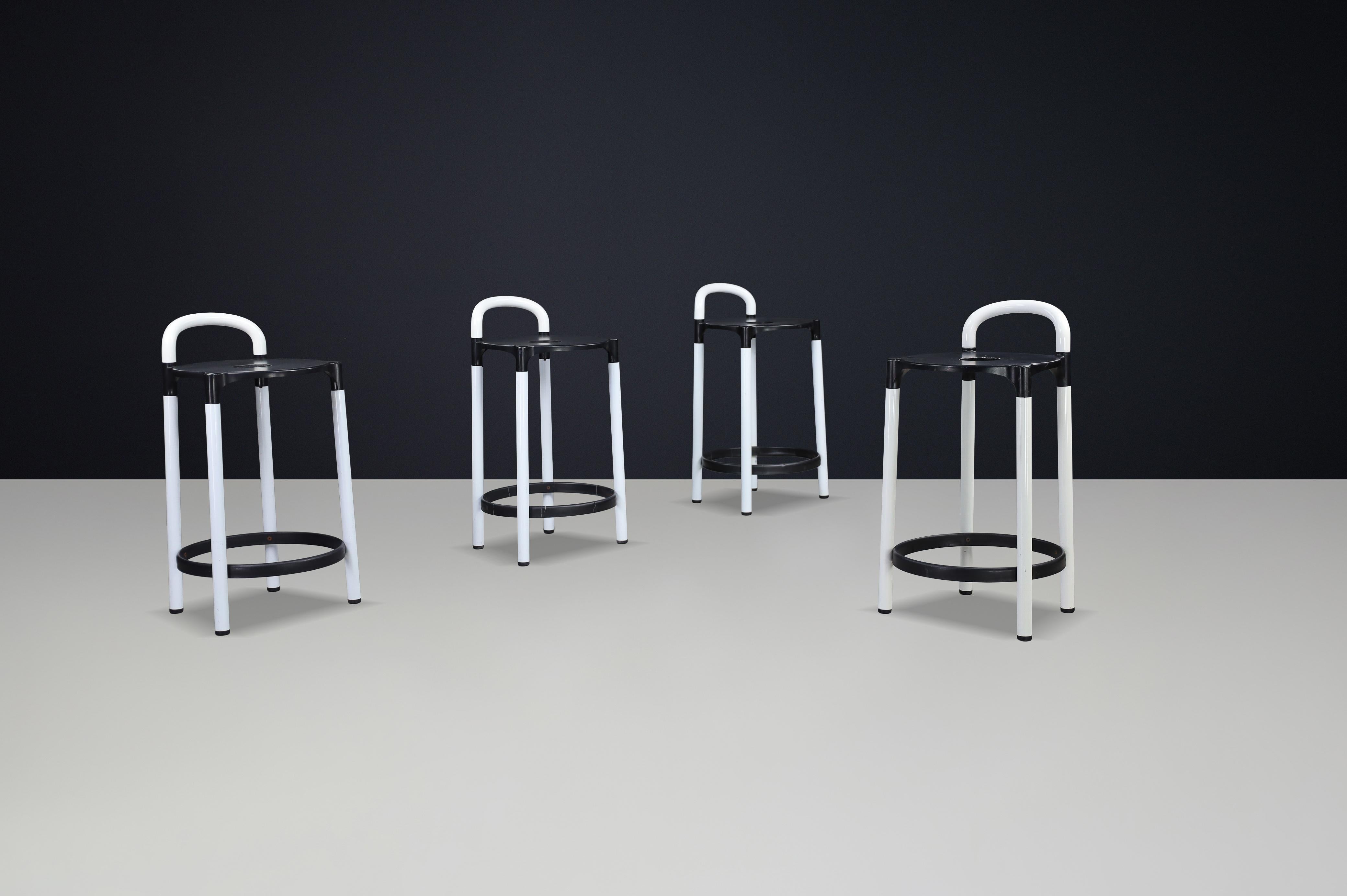 Postmoderne Hocker, Modell 4822 