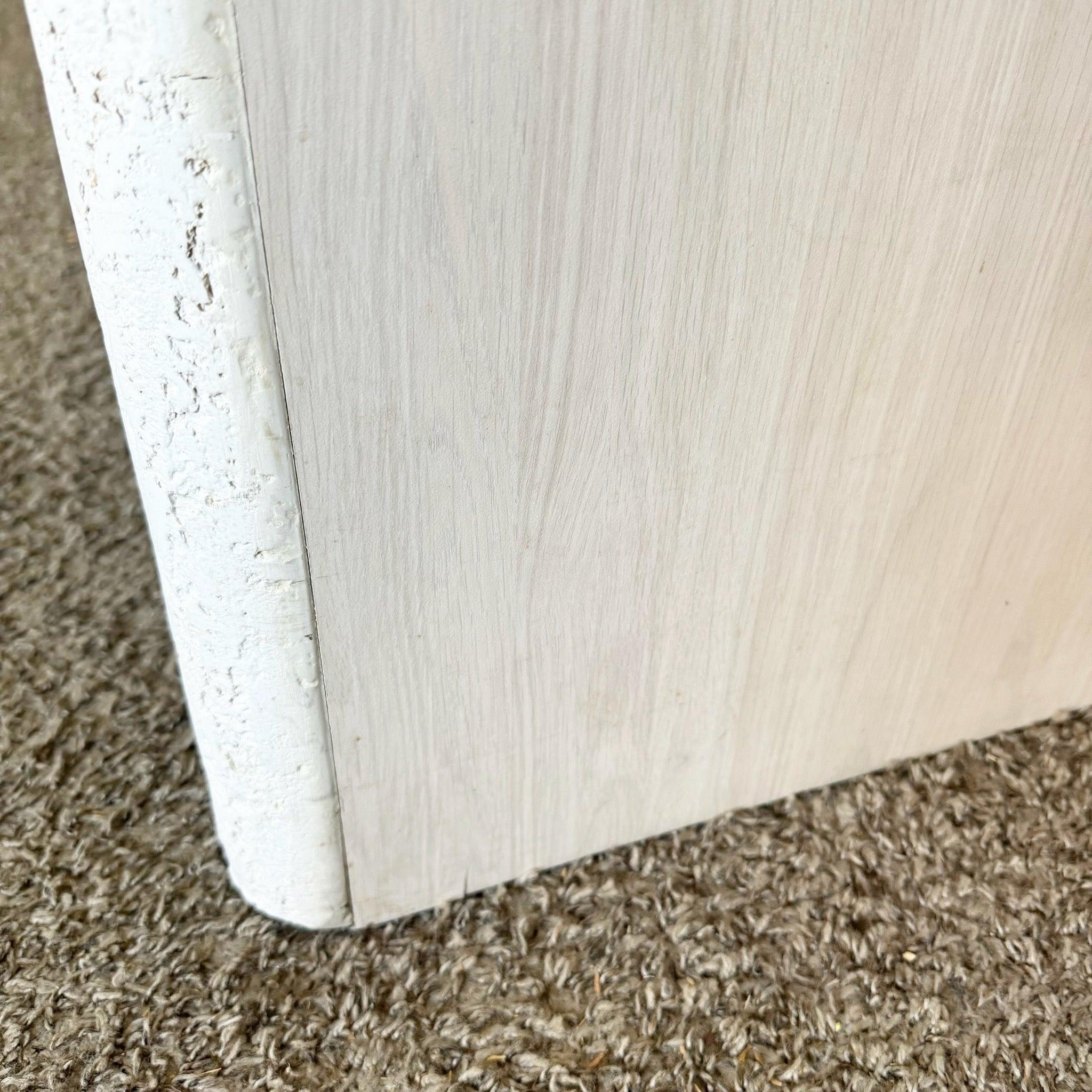 Bois Crédence postmoderne en stratifié Stucco Wood Grain en vente