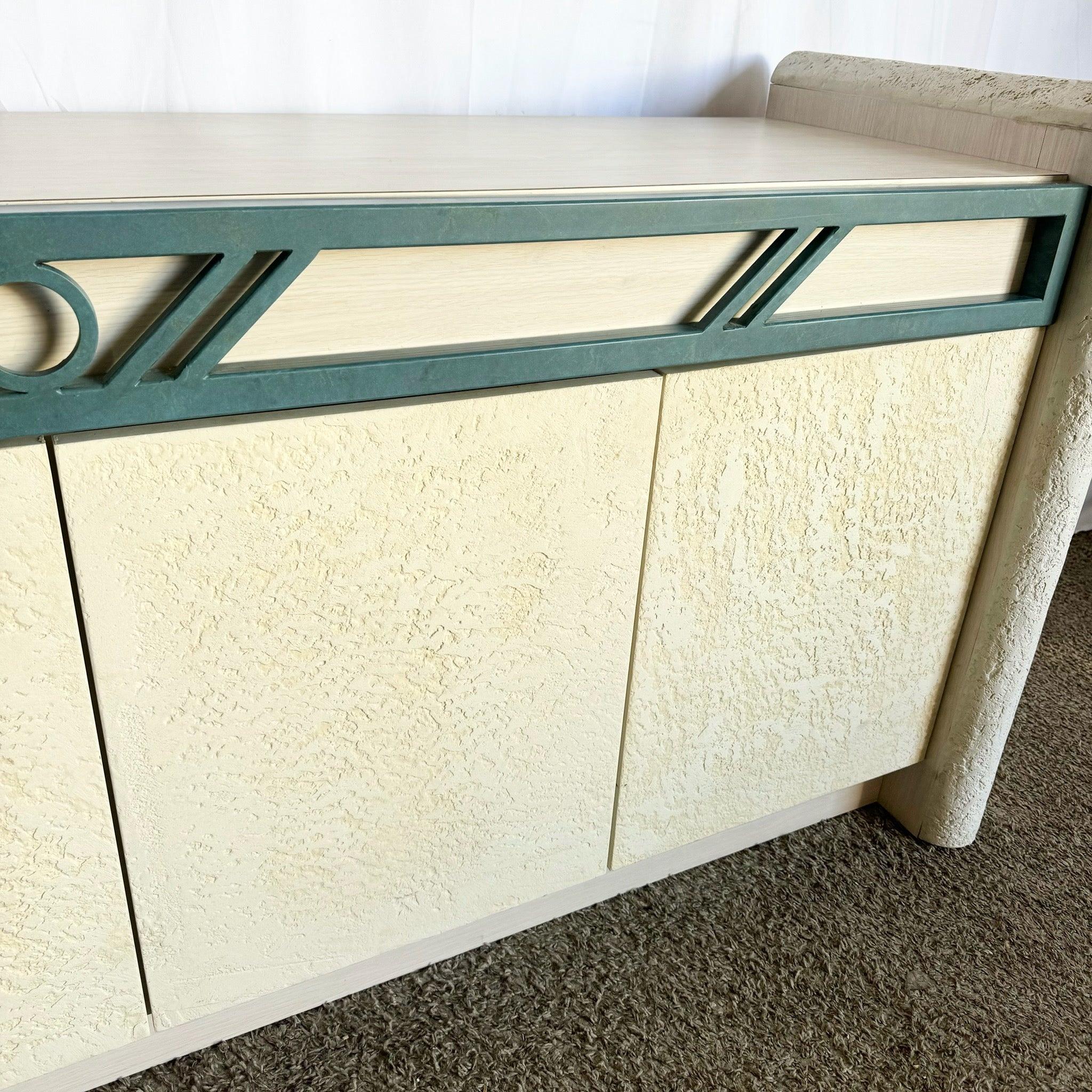 Crédence postmoderne en stratifié Stucco Wood Grain en vente 2
