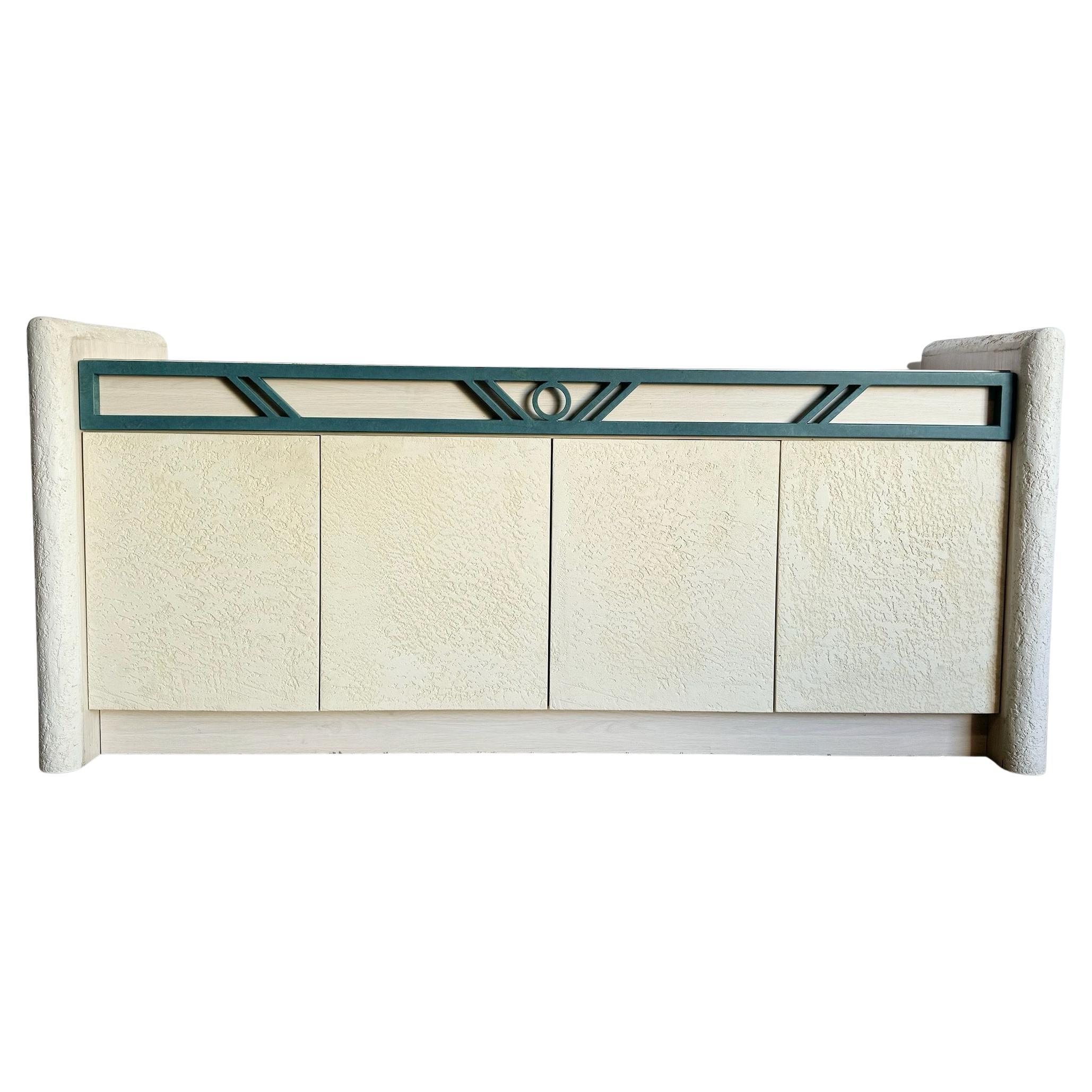 Crédence postmoderne en stratifié Stucco Wood Grain en vente