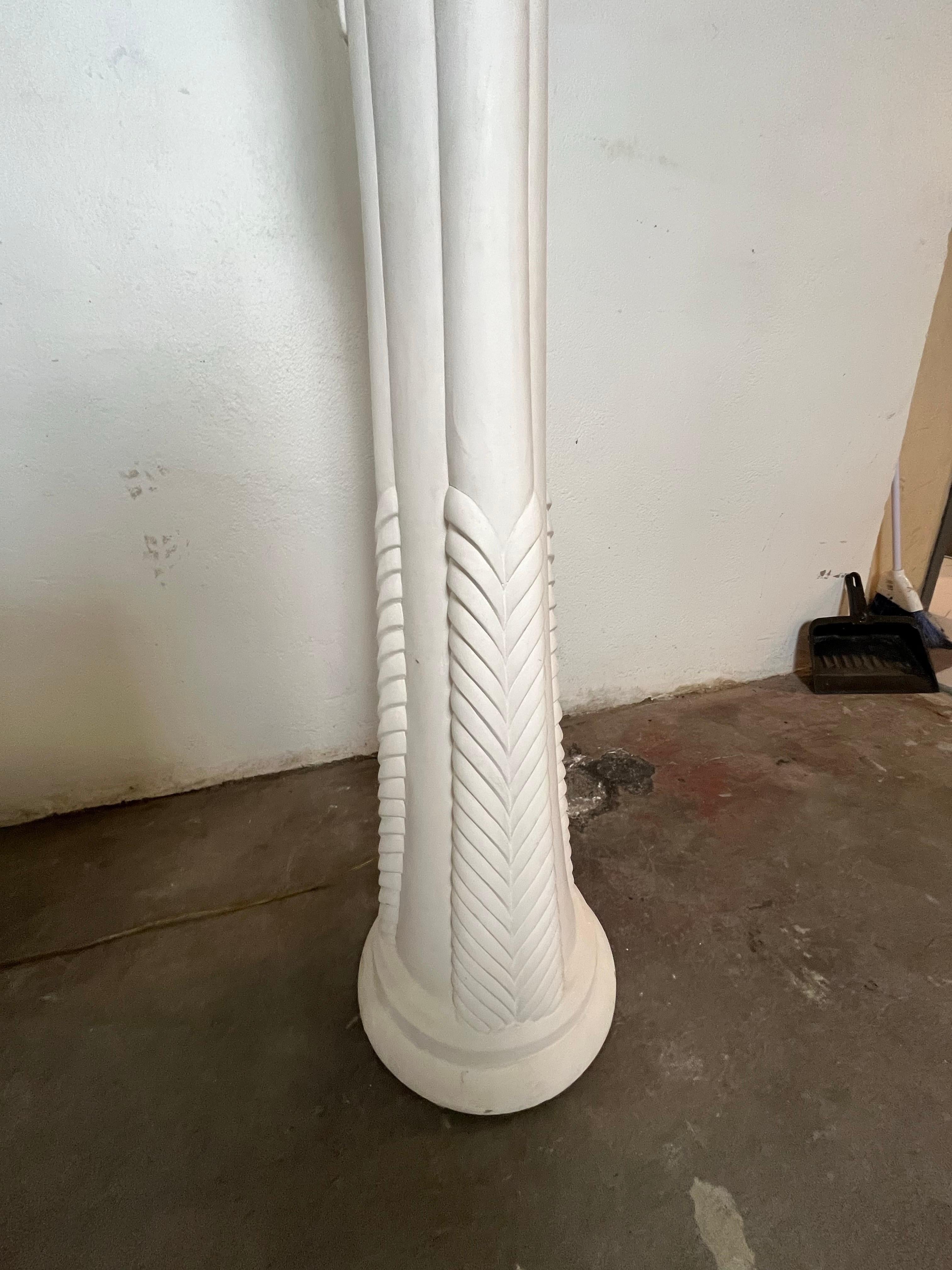 Sconosciuto Lampada da terra postmoderna in gesso Swan Torchiere in stile Art Deco in vendita