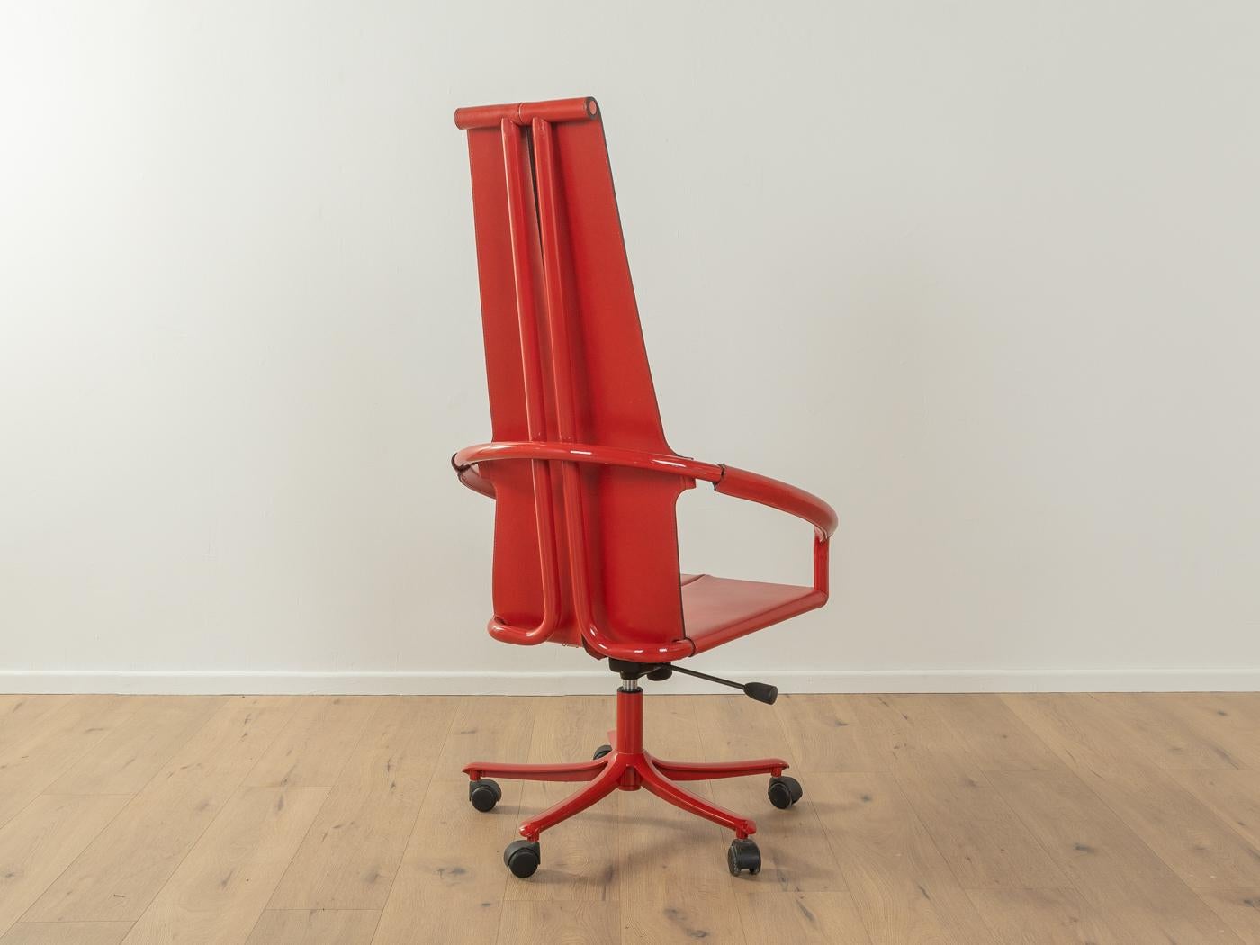 Chaise pivotante postmoderne, Cofemo Bon état - En vente à Neuss, NW
