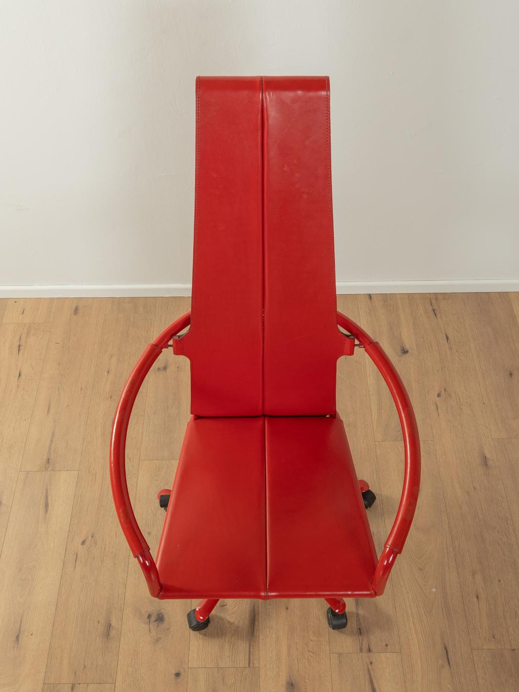 Acier Chaise pivotante postmoderne, Cofemo en vente