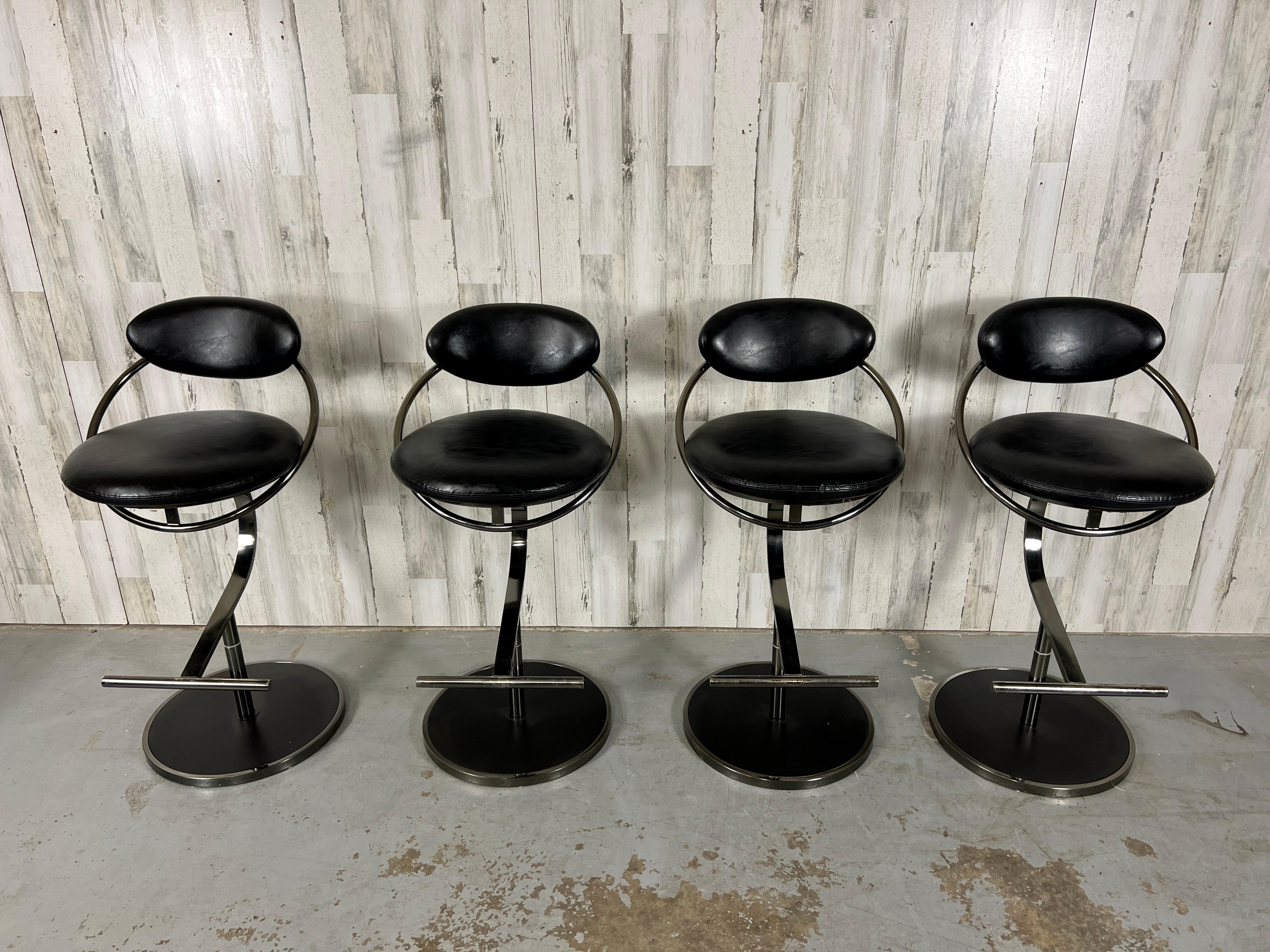 Postmodern Swivel Chrome & Leather Barstools  For Sale 8