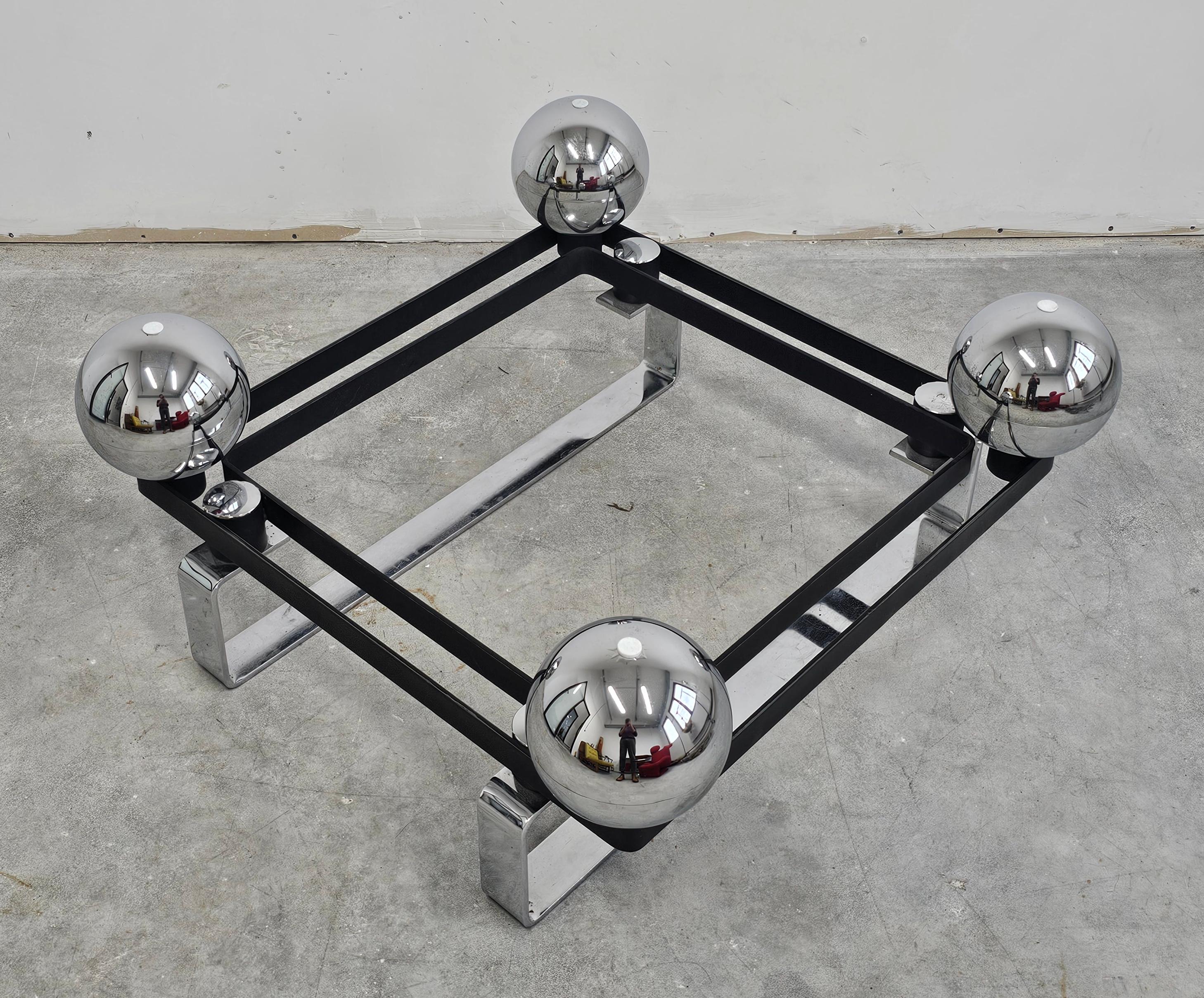 Postmodern table done in chrome plated steel and tinted glass, France 1970s For Sale 3