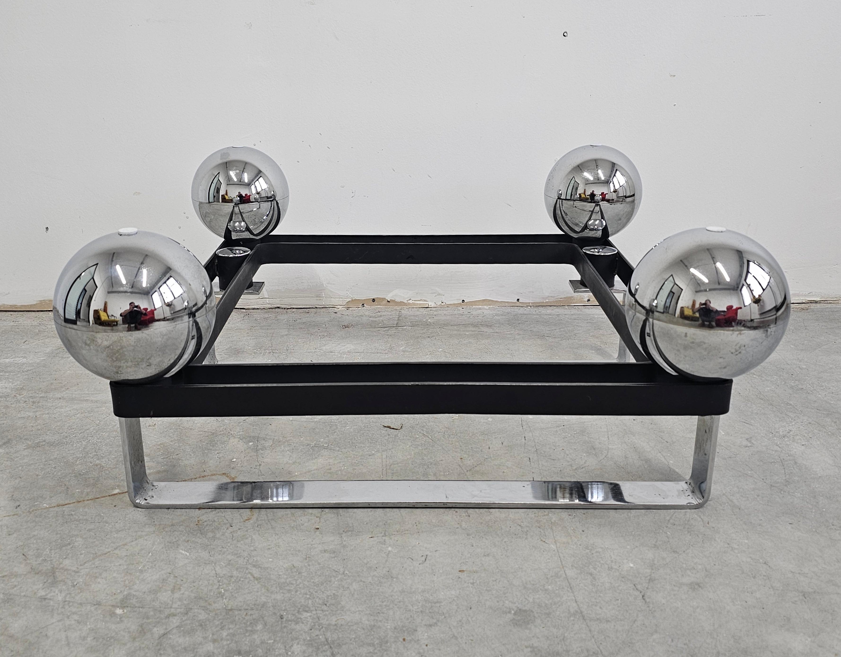 Postmodern table done in chrome plated steel and tinted glass, France 1970s For Sale 5
