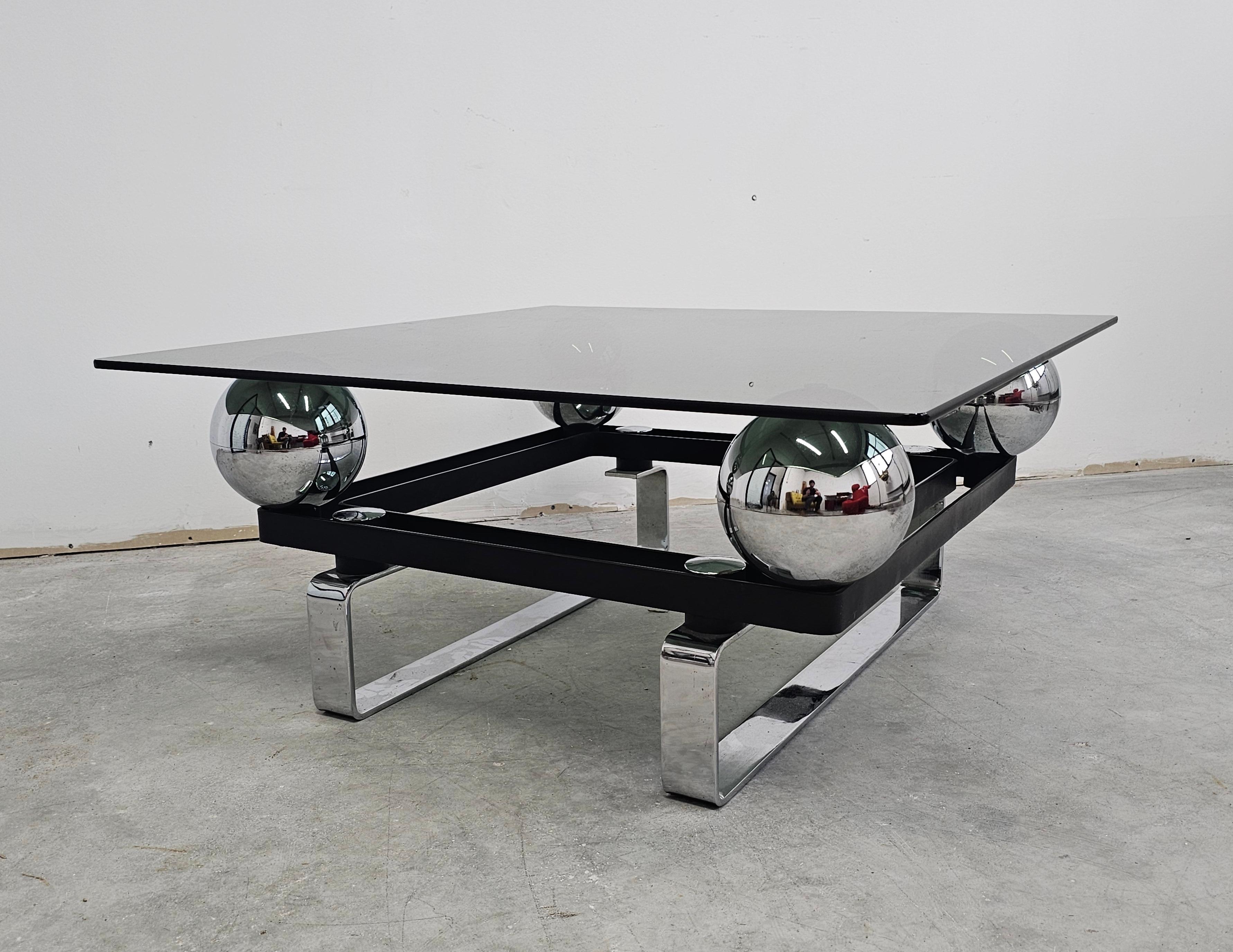 Postmodern table done in chrome plated steel and tinted glass, France 1970s For Sale 1