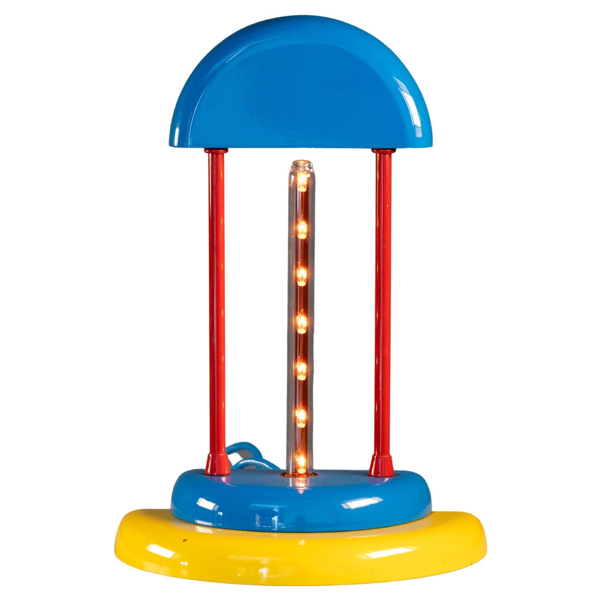 Lampe de table postmoderne, métal laqué rouge, bleu et jaune, 1980 en vente
