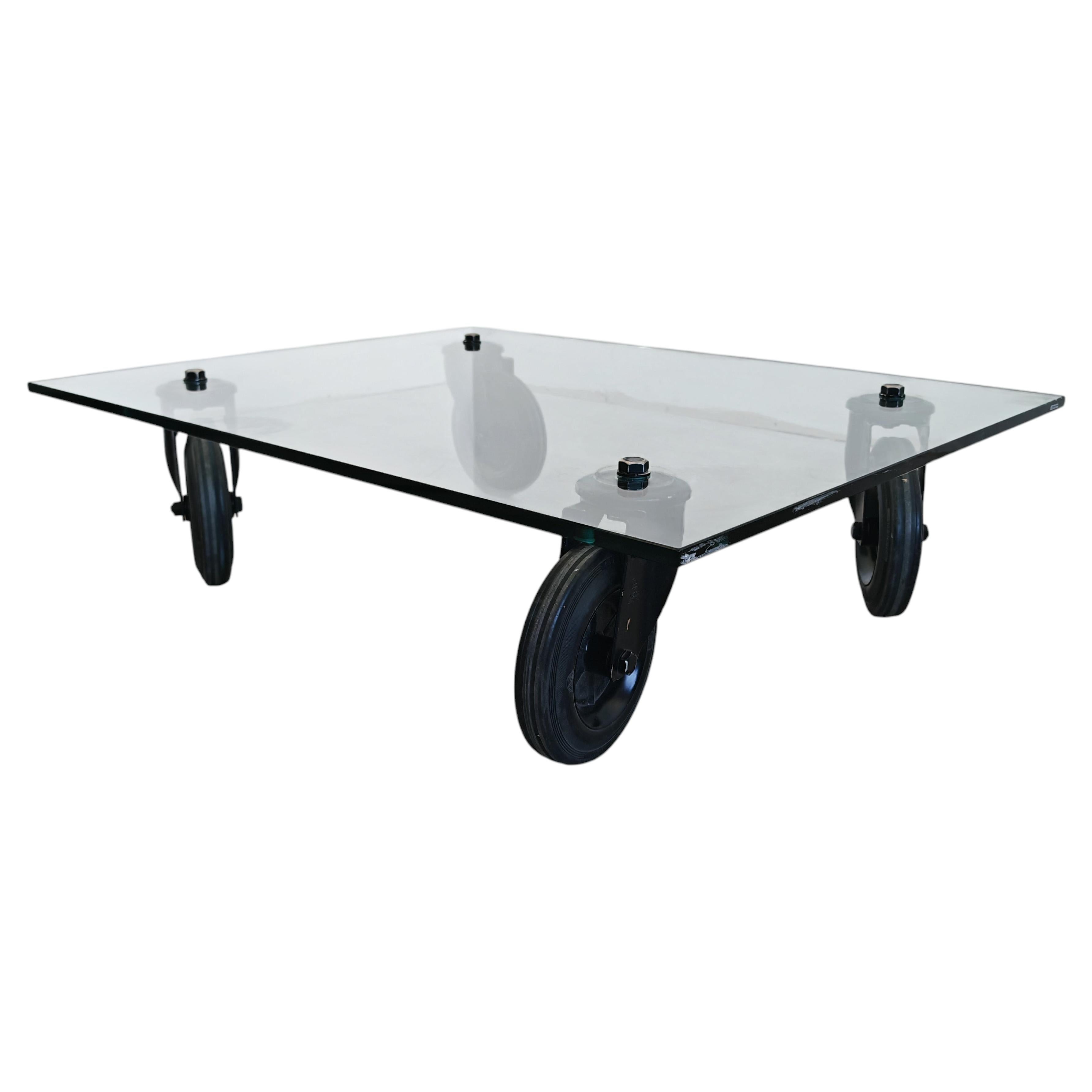 Mesa sobre ruedas" postmoderna de Gae Aulenti, Italia Años 80
