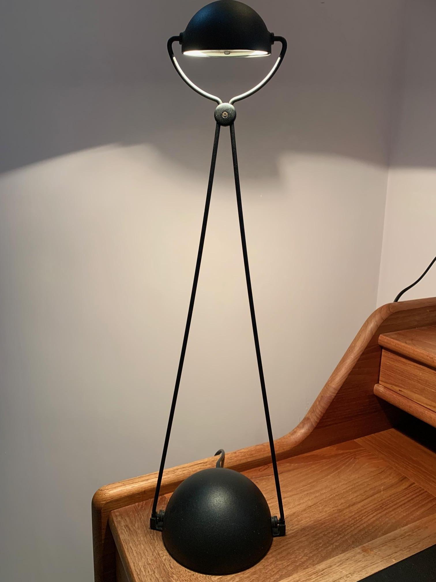 Lámpara posmoderna de sobremesa o escritorio Meridiana de Paolo Piva para Stefano Cevoli (2) Italiano en venta