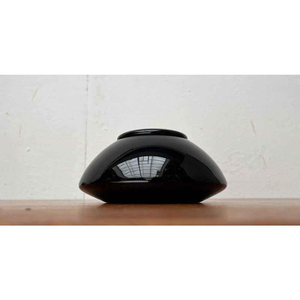 Postmodern Tac Series Box with Lid from Rosenthal, 1980s, in Very Good conditions. Designed 1980 to 1989 This piece has an attribution mark.

Additional information:
Materials: Glass
Color: Black
Styles: Postmodern
Brand: Rosenthal
Country of
