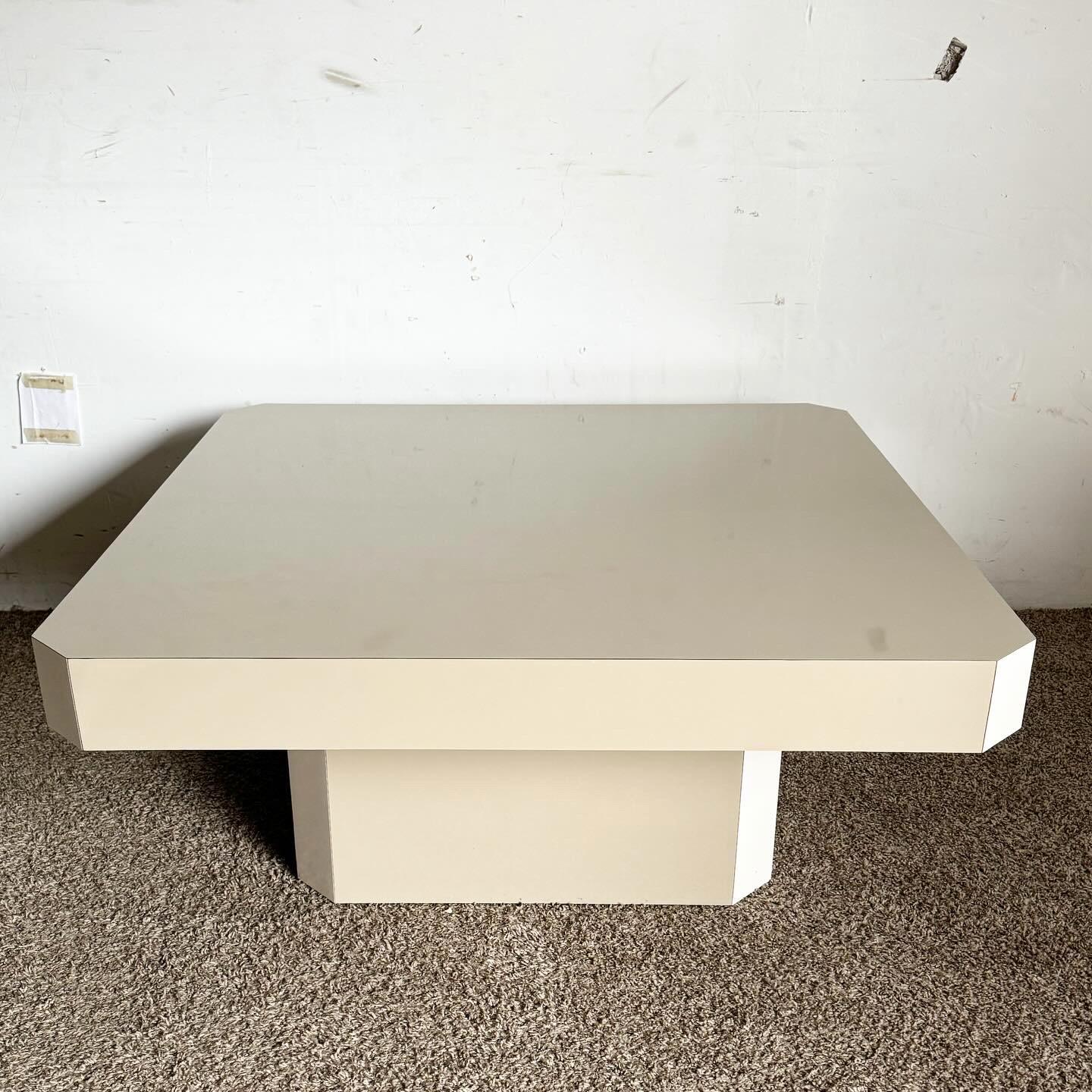 Postmodern Tan and White Lacquer Laminate Coffee Table In Good Condition For Sale In Delray Beach, FL