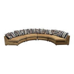 Postmodernes Tan Rundes Sofa von Flexsteel mit blauen Kissen - 4 Pieces