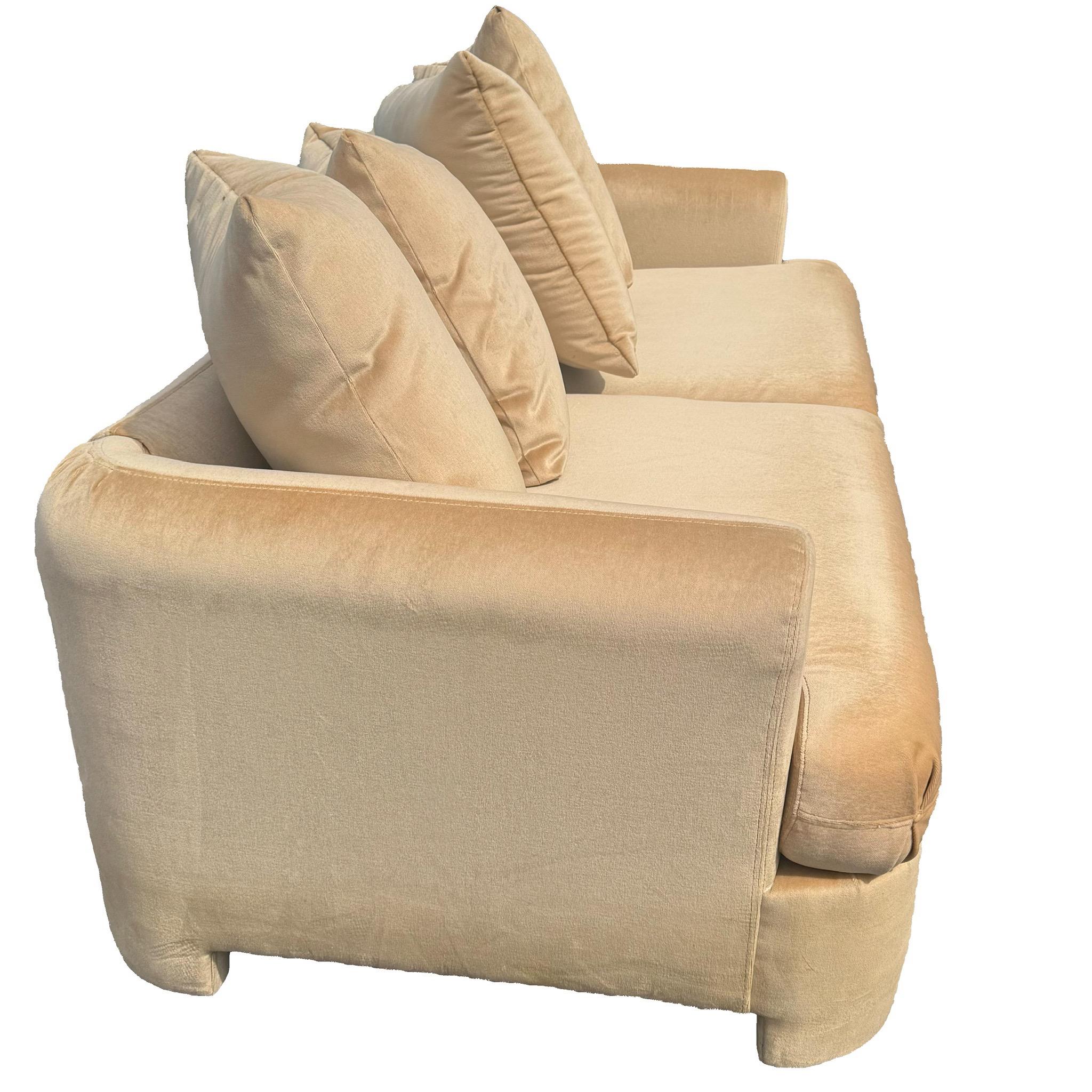 Fin du 20e siècle Canapé postmoderne en tissu fauve par Selig en vente