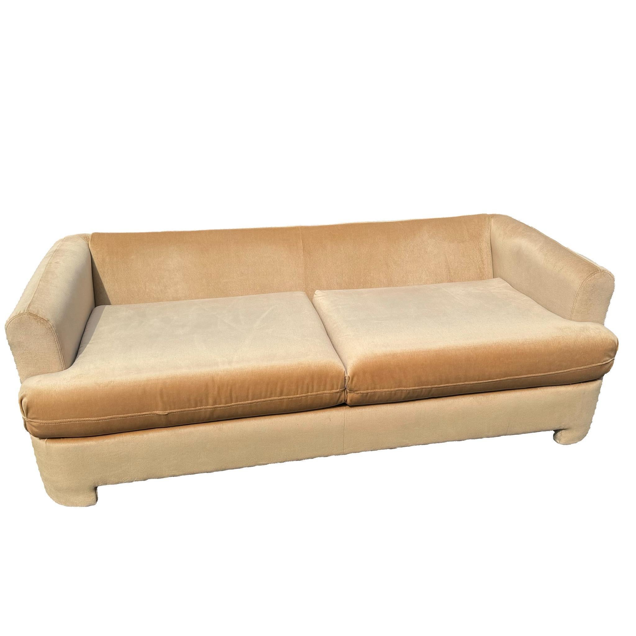 Canapé postmoderne en tissu fauve par Selig en vente 1