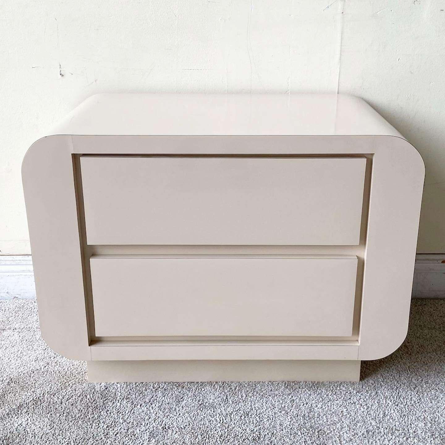 Postmodern Tan Lacquer Laminate Waterfall Nightstand In Good Condition For Sale In Delray Beach, FL
