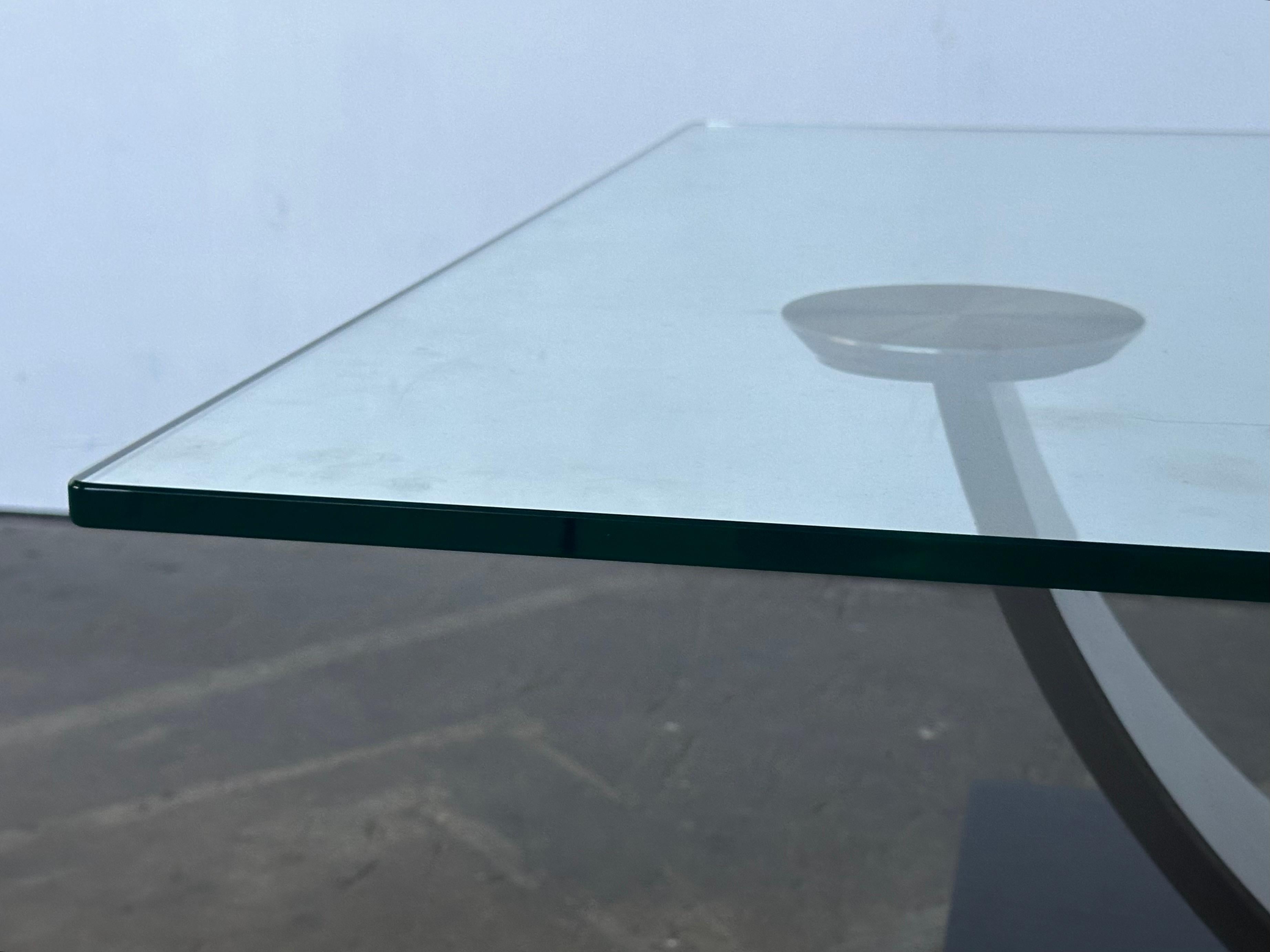 Table basse Tangent de Jensen-Lewis en vente 1