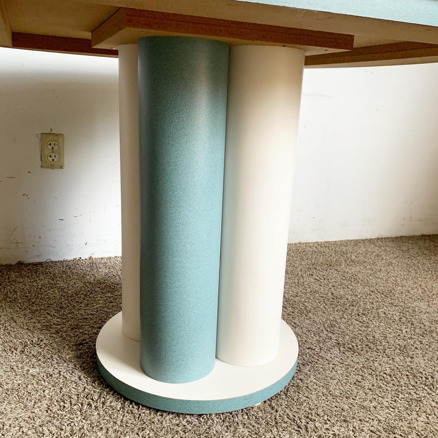 Bois Table à manger postmoderne en stratifié blanc et sarcelle en vente