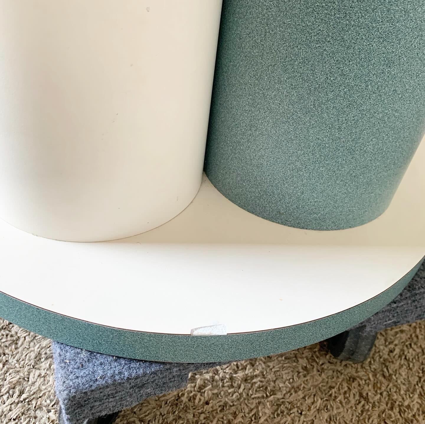 Table à manger postmoderne en stratifié blanc et sarcelle en vente 1