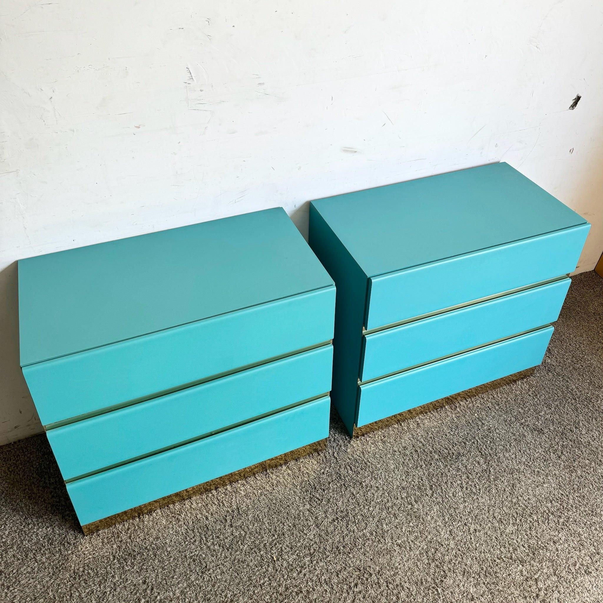Paire de commodes/chests de tiroirs postmodernes en stratifié sarcelle Bon état - En vente à Delray Beach, FL