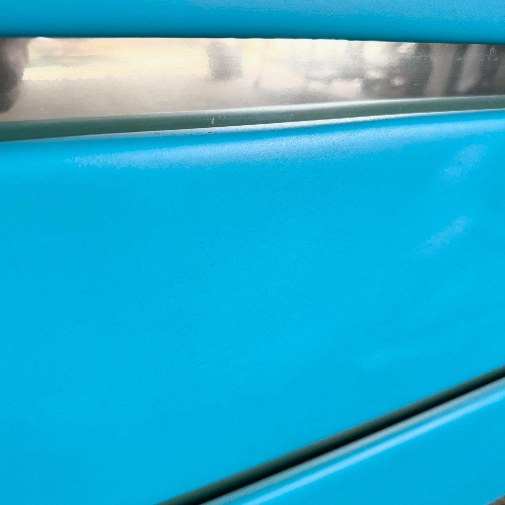 Postmoderne Kommode aus blauem Laminat mit goldenen Akzenten in Teal - 6 Schubladen (Ende des 20. Jahrhunderts) im Angebot