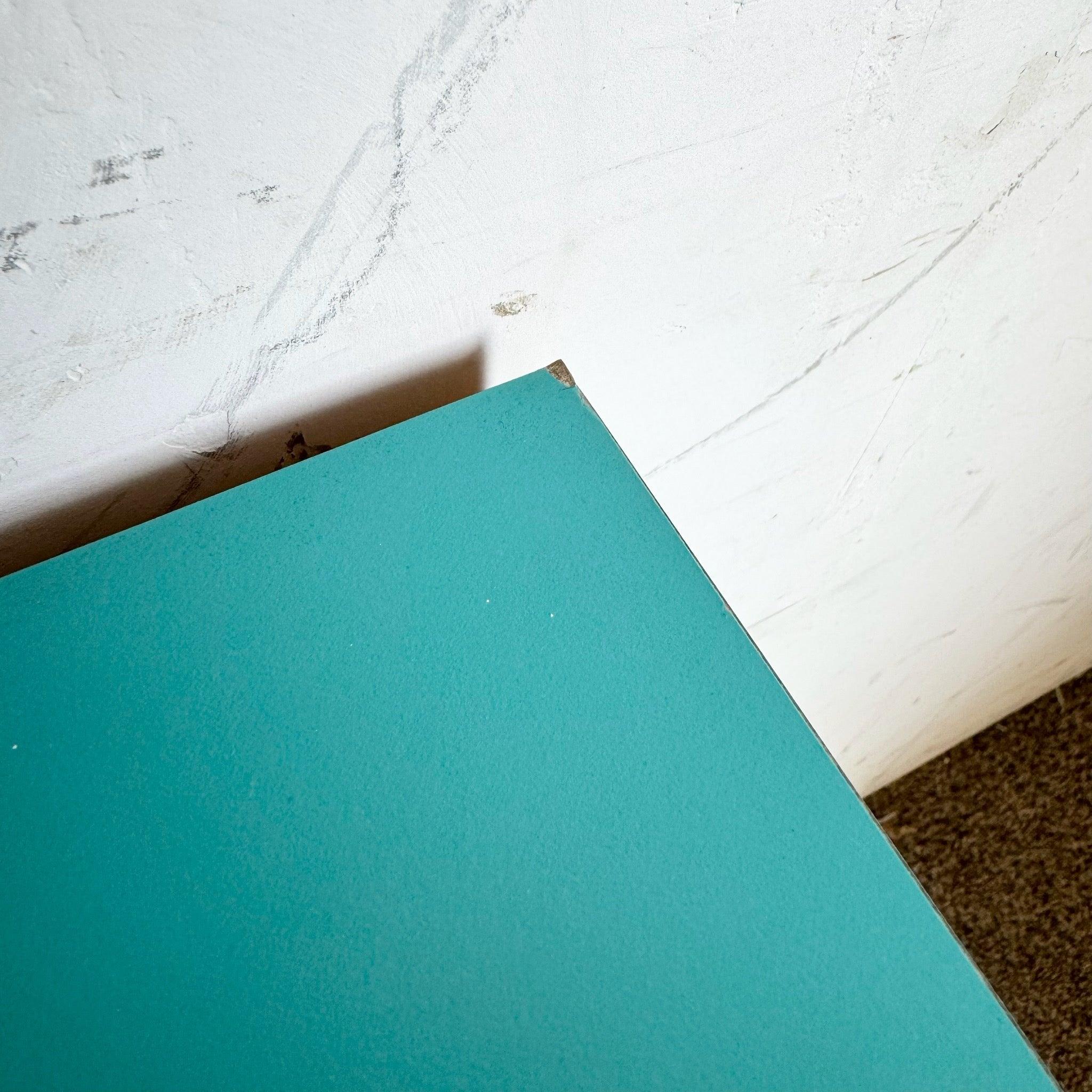 Postmoderne Kommode aus blauem Laminat mit goldenen Akzenten in Teal - 6 Schubladen im Angebot 3