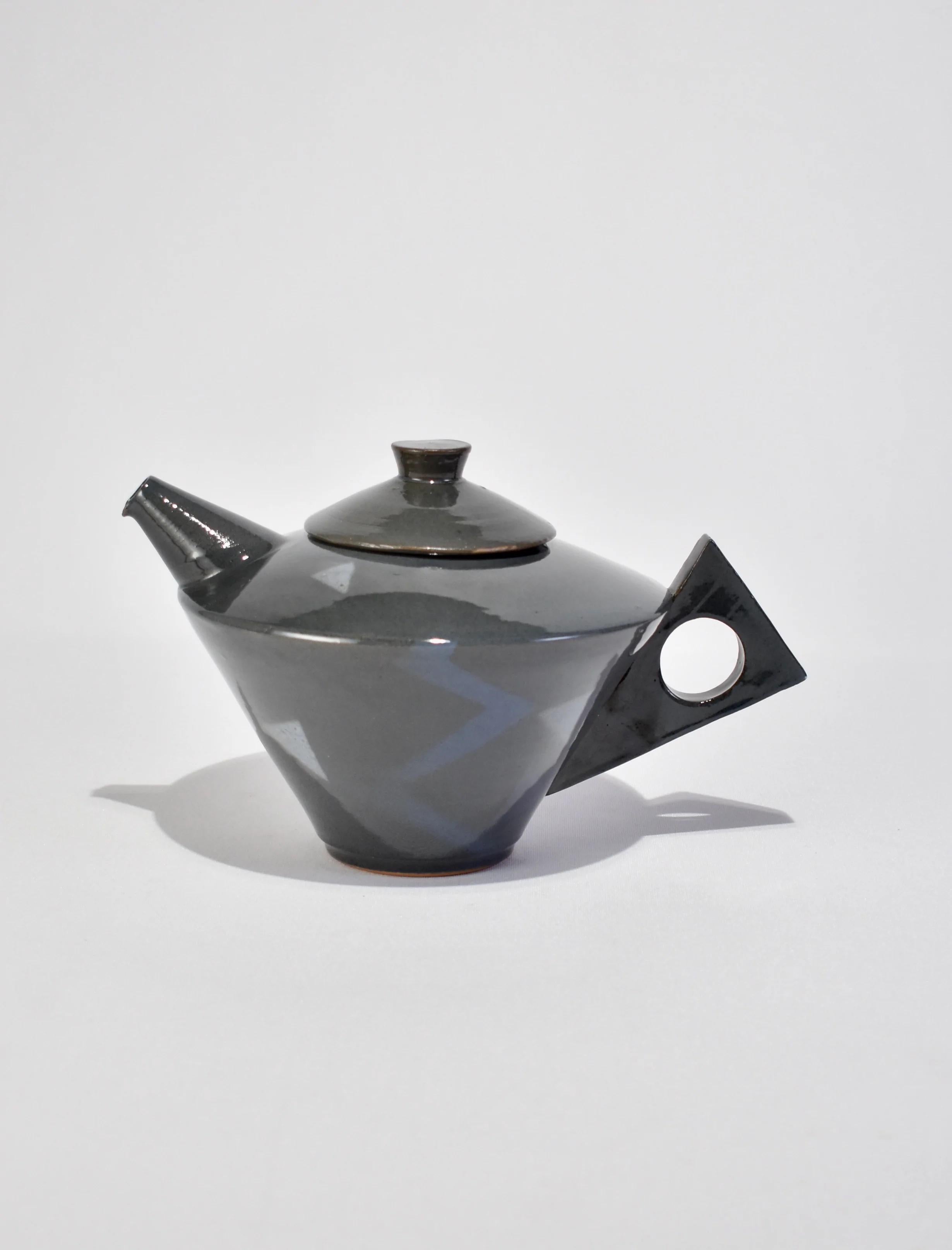 Postmodern Teapot In Good Condition In Richmond, VA
