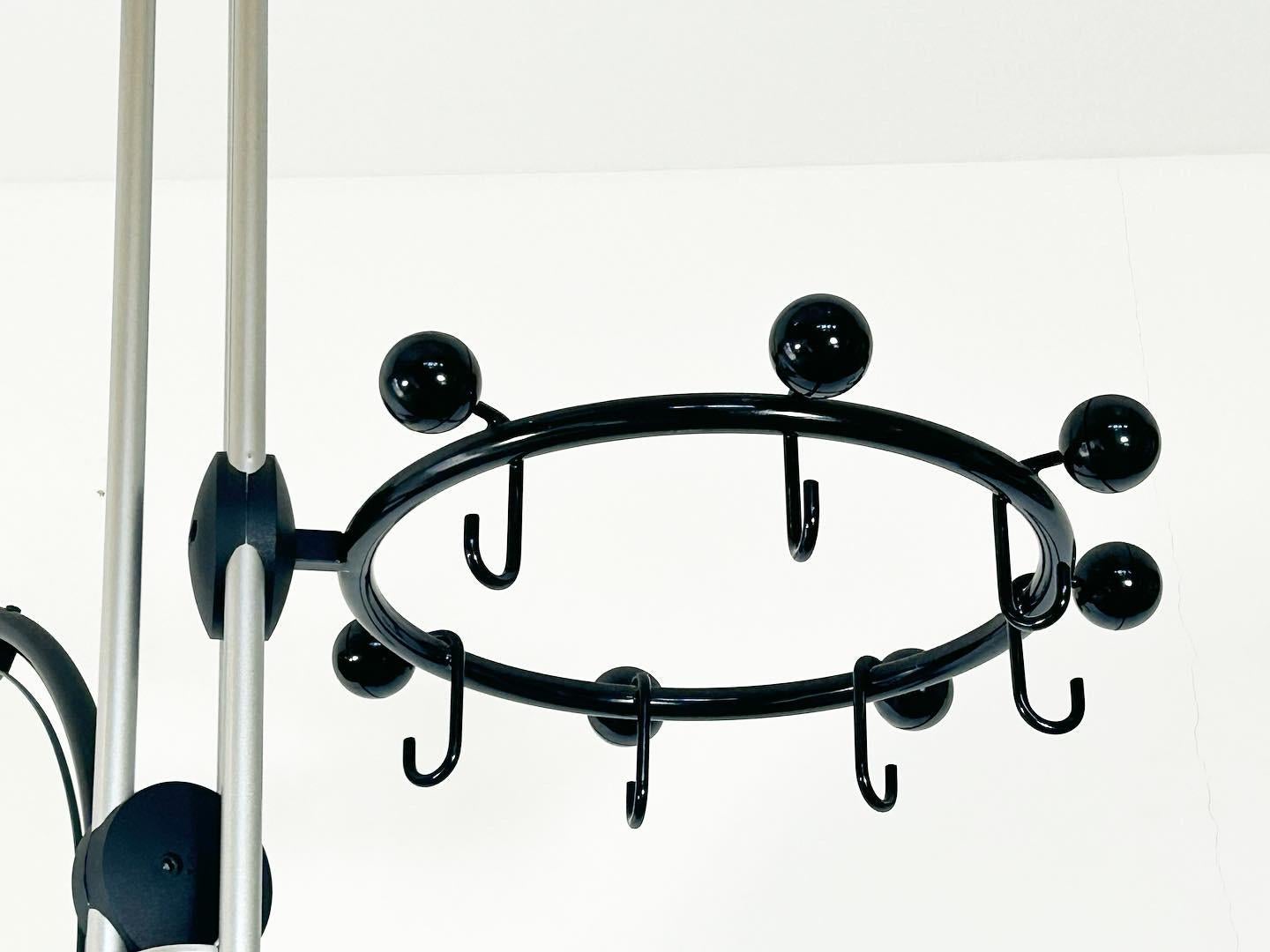 Postmodern Telescopic Coat Stand Manufactured by Porada Arredi In Good Condition For Sale In Offenburg, Baden Wurthemberg