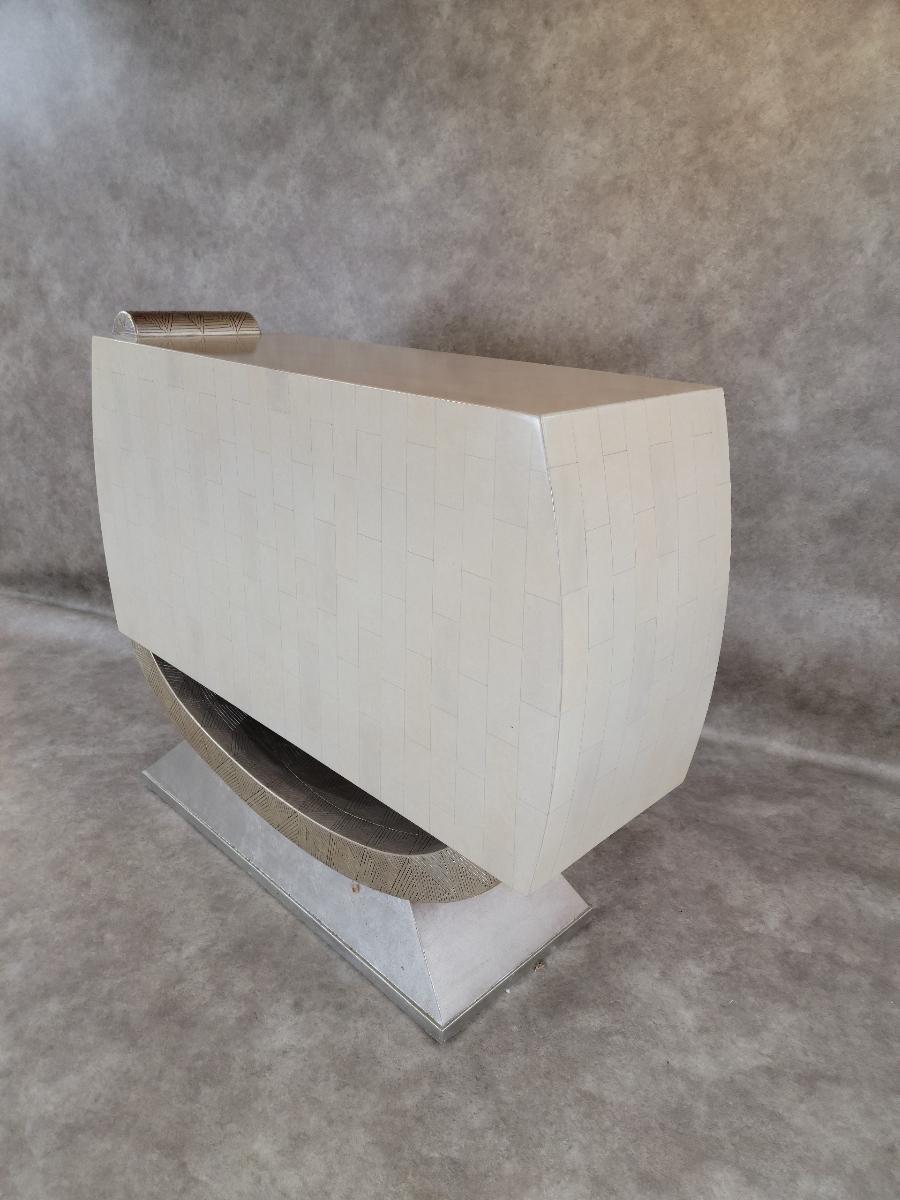XX secolo Credenza Artmax postmoderna scultorea a 2 ante in osso e argento tessellato in vendita