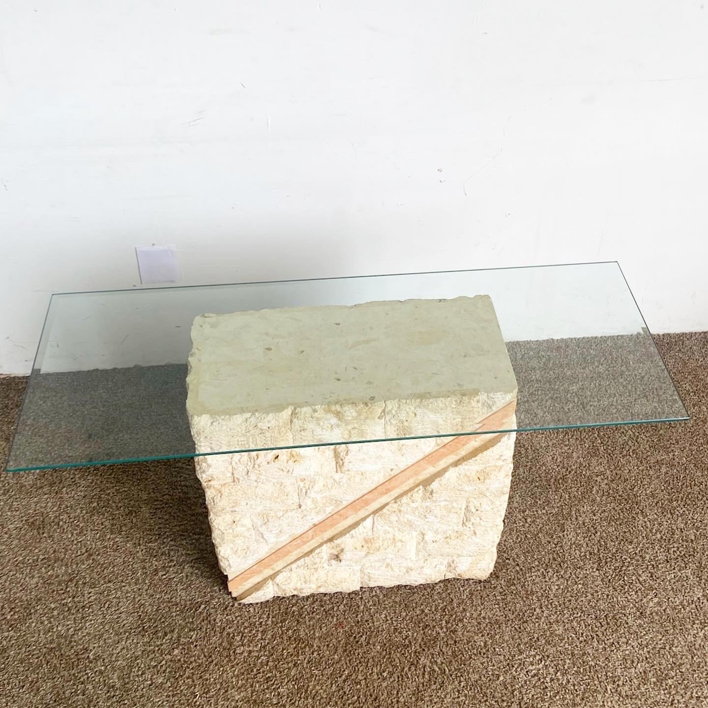 Postmoderne Console postmoderne en pierre de Mactan tessellée avec touches de pierre rose polie en vente