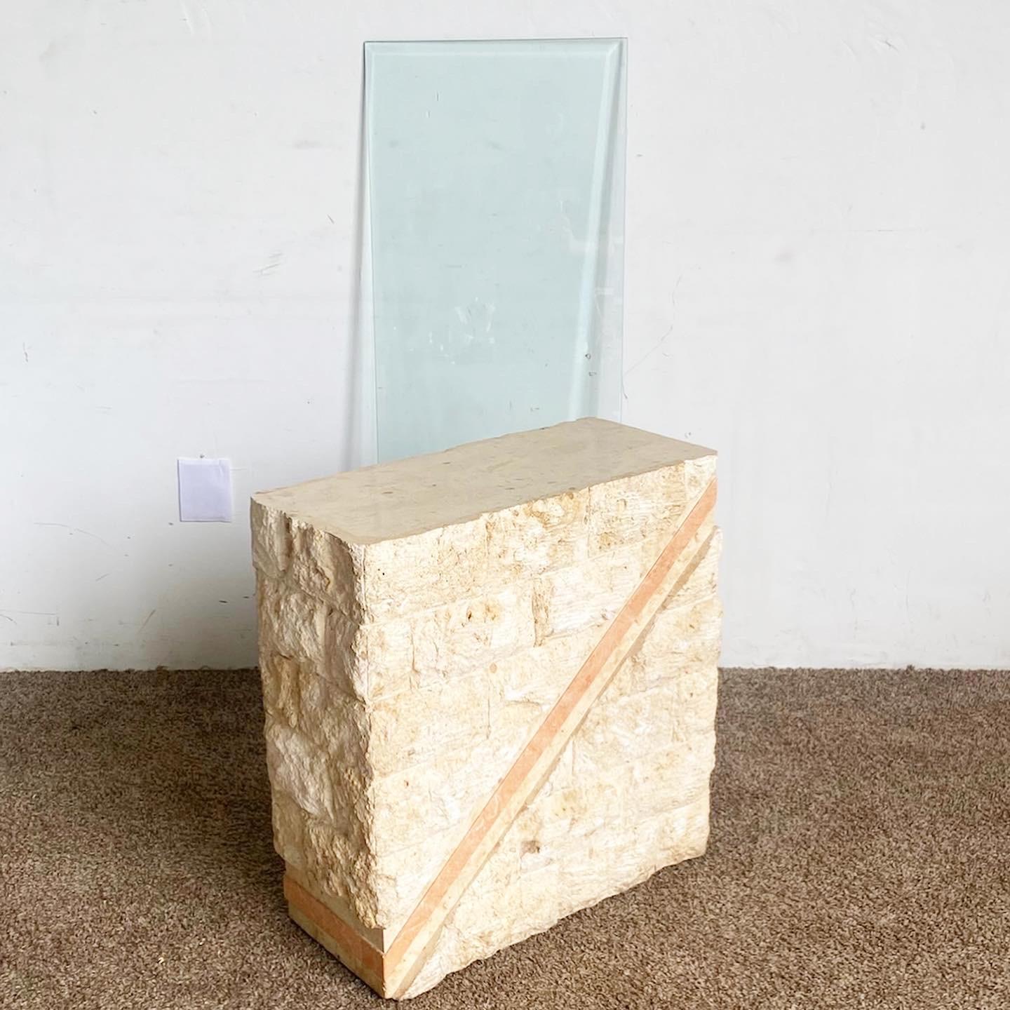 Console postmoderne en pierre de Mactan tessellée avec touches de pierre rose polie en vente 1