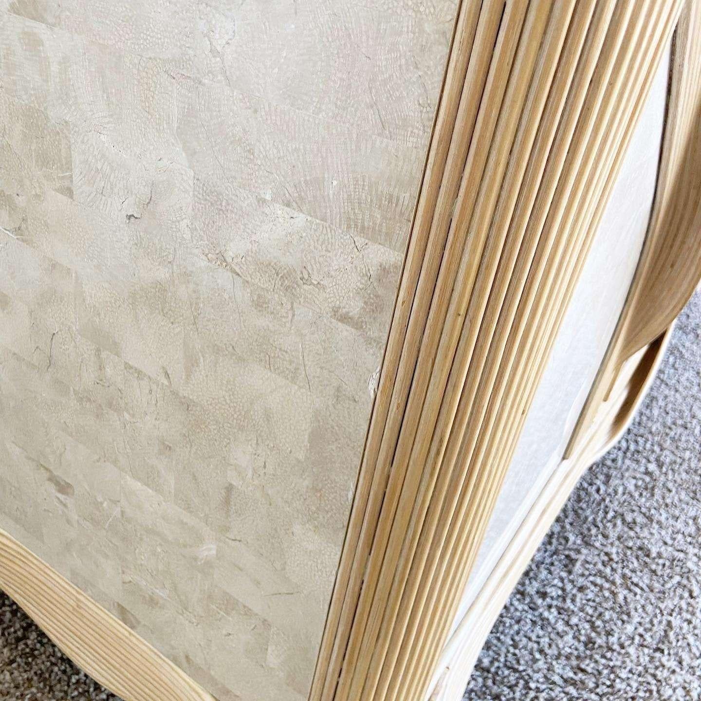 Pietra Etagere con conchiglia in pietra tessellata e matita postmoderna in vendita