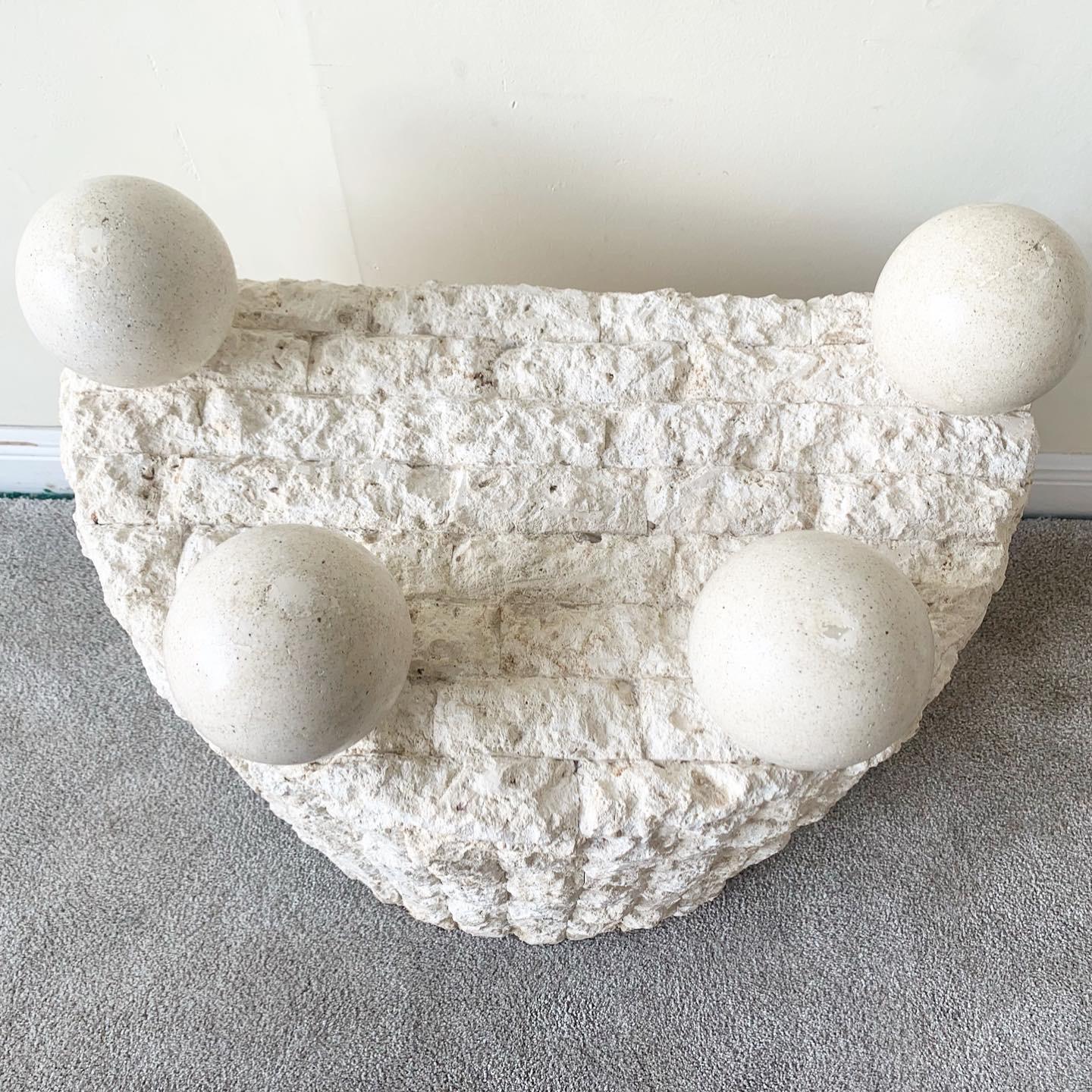 Postmoderne Table console postmoderne en pierre tessellée avec plateau en verre en vente