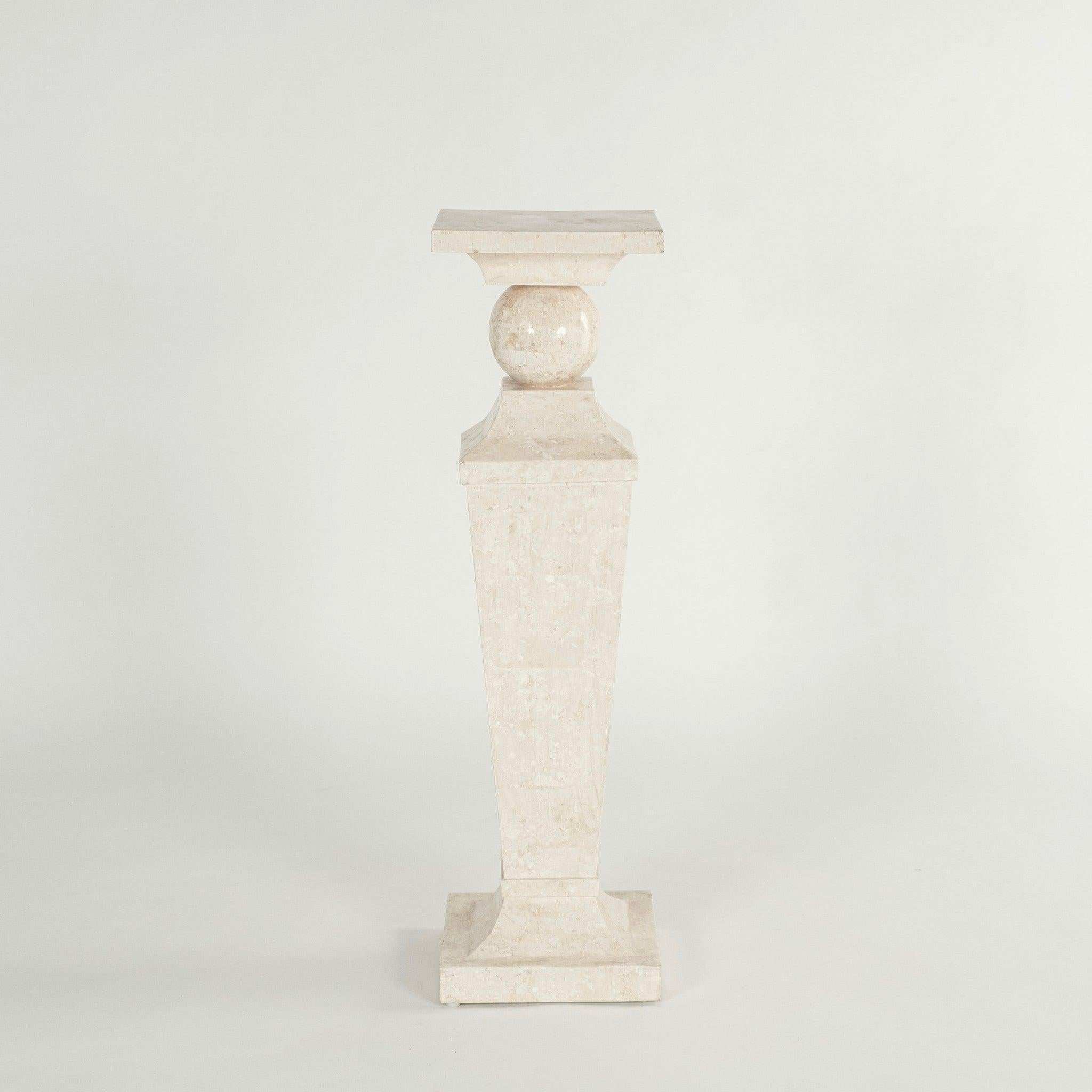 Años 80 Pedestal de piedra teselada.